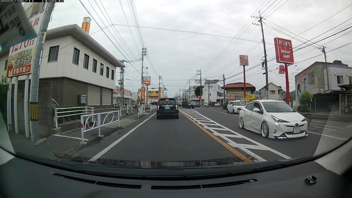 ☆★☆【令和4年6月11日㈯遭遇車リスト】 国道経由ルート、走行距離4300m 自宅 900m圏内(毎日必ず嫌がらせ容疑車が現れる圏内)の登場車総数5台。 目的地900m圏内(上記圏内に次いで嫌がらせ容疑車多発)の登場車総数10台。 〇塗色 遭遇順 車種 ナンバー 自宅からの走行距離(特徴&容疑) ①白 タンク 岡山537 ね ・112 50m(3桁ナンバー) ④青系 タンク 岡山530 ほ 8812 230m(青系塗色) ⑤白 パレット 岡山795 ら ・・・3 290m(1桁) ➓白 プリウス 岡山332 ゆ ・222 2600m(3桁全同字) ➏黒 NーBOX 岡山782 よ ・222 2600m(3桁全同字) ➍銀 アテンザ 岡山330 せ 4214 3000m(死にナンバー) ➋白 フィット 岡山502 ね 1357 3100m(等差数列ナンバー) ➊黒 NーBOX 岡山581 た ・583 3100m(3桁) ※等差数列ナンバーが登場するのは3日連続なので、とりあえず新規嫌がらせ容疑要件が導入されたと見て記録しておく。