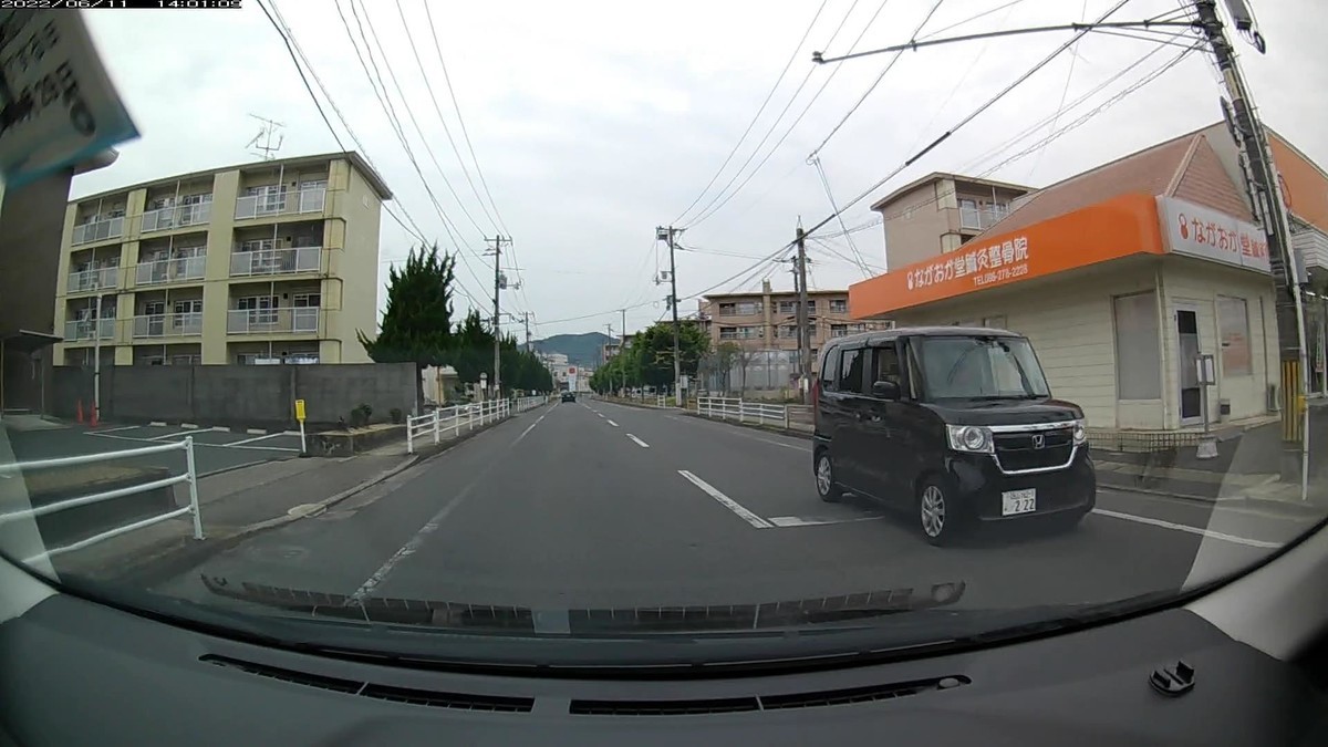 ☆★☆【令和4年6月11日㈯遭遇車リスト】 国道経由ルート、走行距離4300m 自宅 900m圏内(毎日必ず嫌がらせ容疑車が現れる圏内)の登場車総数5台。 目的地900m圏内(上記圏内に次いで嫌がらせ容疑車多発)の登場車総数10台。 〇塗色 遭遇順 車種 ナンバー 自宅からの走行距離(特徴&容疑) ①白 タンク 岡山537 ね ・112 50m(3桁ナンバー) ④青系 タンク 岡山530 ほ 8812 230m(青系塗色) ⑤白 パレット 岡山795 ら ・・・3 290m(1桁) ➓白 プリウス 岡山332 ゆ ・222 2600m(3桁全同字) ➏黒 NーBOX 岡山782 よ ・222 2600m(3桁全同字) ➍銀 アテンザ 岡山330 せ 4214 3000m(死にナンバー) ➋白 フィット 岡山502 ね 1357 3100m(等差数列ナンバー) ➊黒 NーBOX 岡山581 た ・583 3100m(3桁) ※等差数列ナンバーが登場するのは3日連続なので、とりあえず新規嫌がらせ容疑要件が導入されたと見て記録しておく。