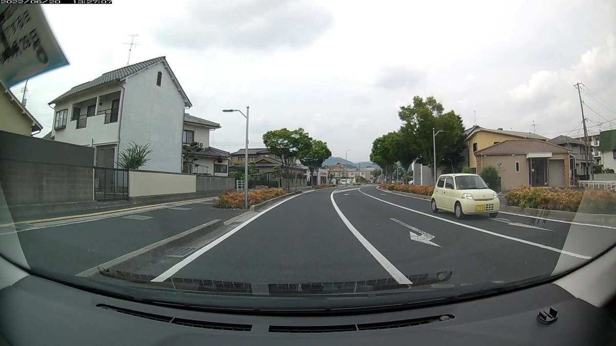 ☆★☆【令和4年6月20日㈪遭遇車リスト】 国道経由ルート、走行距離3500m 自宅 900m圏内(毎日必ず嫌がらせ容疑車が現れる圏内)の登場車総数4台。 目的地300m圏内(上記圏内に次いで嫌がらせ容疑車多発)の登場車総数3台。 〇塗色 遭遇順 車種 ナンバー 自宅からの走行距離(特徴&容疑) ③黒 ノア 岡山537 る ・525 500m(3桁ナンバー) ④赤 アクア 岡山533 〇 1229 700m(赤塗色) ➌黄 エッセ 岡山586 〇 ・223 3300m(黄塗色&3桁) ➊黄 コンフォート 岡山500 あ 4382 3400m(黄塗色) ※上記の通り、出発地の自宅周辺にも、目的地の仕事場周辺にも、しっかりといつも通りの嫌がらせ容疑要件満足車が現れた。