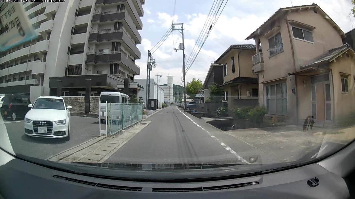 ☆★☆【令和４年６月２７日㈪遭遇車リスト】  国道経由ルート、走行距離３５００ｍ  　自宅　９００ｍ圏内（毎日必ず嫌がらせ容疑車が現れる圏内）の登場車総数４台。  　目的地４００ｍ圏内（上記圏内に次いで嫌がらせ容疑車多発）の登場車総数９台。  〇塗色　遭遇順　車種　ナンバー　　　　　自宅からの走行距離（特徴＆容疑）  ①青紺　ルーミー　　　岡山５５５　め　・・１８　　２１０ｍ（青塗色＆２桁ナンバー）  ②白　　ハリアー　　　岡山３２３　ち　・・７７　　３５０ｍ（２桁ナンバー２連続）  ④白　　アウディ　　　岡山３３７　や　・１６８　　７００ｍ（３桁ナンバー）  ➒白　　ヴォクシー　　岡山３８５　ふ　・・２２　３１００ｍ（２桁ナンバー）  ➎白　　レクサスＲＸ　岡山３３０　ひ　・１４３　３２００ｍ（３桁ナンバー）  ➍青　　デミオ　　　　広島５０２　な　・・４３　３３００ｍ（青塗色＆２桁ナンバー）     　※最初の遭遇車から２台連続で２桁ナンバーのお約束。  　※国道を毎日下りる地点にも、２桁ナンバーの待ち構え。  　※最後の信号交差点手前にも、２桁ナンバー。