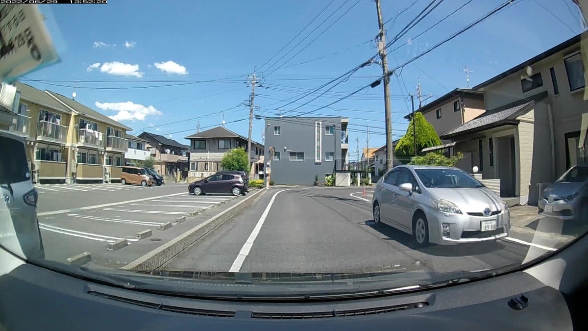 ☆★☆【令和４年６月２９日㈬遭遇車リスト】  国道経由ルート、走行距離３５００ｍ  自宅　１０００ｍ圏内（毎日必ず嫌がらせ容疑車が現れる圏内）の登場車総数６台。  目的地　３００ｍ圏内（上記圏内に次いで嫌がらせ容疑車多発）の登場車総数２台。  〇塗色　遭遇順　車種　ナンバー　　　　　自宅からの走行距離（特徴＆容疑）  ①白　アクア　　　岡山５０２　ぬ　・９７６　　　５０ｍ（３桁ナンバー）  ②銀　プリウス　　岡山３０１　て　８９８８　　　８０ｍ（４桁中３桁同字ナンバー）　  ④黄　ジムニー　　岡山５８３　は　５１１０　　３００ｍ（黄塗色）  ⑥白　スペーシア　岡山５８４　て　・９０８　　７００ｍ（３桁ナンバー）  ➊赤　キャスト　　岡山５８０　ひ　１１２２　３４００ｍ（赤塗色）     　※２台目が４桁中３桁同字ナンバー８９８８であるお約束。  　※出勤時最後の遭遇車が赤塗色なのは２日連続。