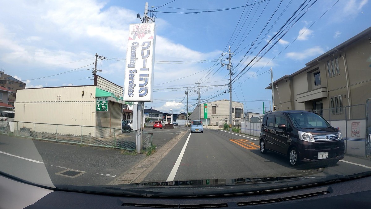 ☆★☆【令和4年7月15日㈮遭遇車リスト】 国道経由ルート、走行距離3500m 自宅 900m圏内(毎日必ず嫌がらせ容疑車が現れる圏内)の登場車総数 8台。 目的地 400m圏内(上記圏内に次いで嫌がらせ容疑車多発)の登場車総数 3台。 〇塗色 遭遇順 車種 ナンバー 自宅からの走行距離(特徴&容疑) ①黒 クラウン? 岡山500 あ ・457 30m(3桁ナンバー) ②青 モコ 岡山583 あ 8646 50m(青塗色) ④青系 クロスビー 岡山589 ら 1213 230m(青塗色) ⑤黒 ムーヴ 岡山589 う ・312 340m(3桁ナンバー) ➋白青 ミニキャブ 岡山480 せ 8448 2700m(青塗色) ➊赤 シエンタ 岡山502 ち 9141 2700m(赤塗色) ※自宅350m圏内で5台と遭遇し、その内4台が嫌がらせ容疑要件を満足した。 ※仕事場400m圏内で3台と遭遇し、内2台が嫌がらせ容疑要件を満足した。 ※相変わらず最初の1台が3桁ナンバー、最後の1台が赤塗色という、お約束の状況。 ※赤塗色の➊が現れている地点は、そこを通ったら必ず嫌がらせ容疑要件を満足する車が現れる、地縛嫌がらせ地点。