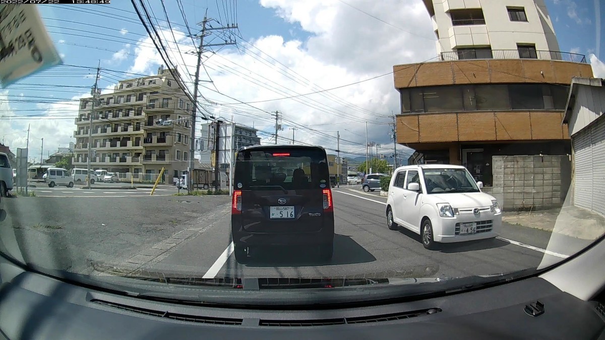 ☆★☆【令和４年７月２２日㈮遭遇車リスト】  国道経由ルート、走行距離３５００ｍ  自宅　　９００ｍ圏内（毎日必ず嫌がらせ容疑車が現れる圏内）の登場車総数　６台。  目的地　４００ｍ圏内（上記圏内に次いで嫌がらせ容疑車多発）の登場車総数１０台。  〇塗色　遭遇順　車種　ナンバー　　　　　自宅からの走行距離（特徴＆容疑）  ①暗赤　タント　　　　岡山５８７　か　・５１６　　　２０ｍ（３桁ナンバー）  ②白　タウンボックス　岡山４８０　こ　３８３３　　３５０ｍ（４桁中３桁同字）  ⑤白　アルファード　　岡山３３２　に　・１５０　　８００ｍ（３桁）  ⑥白　アルト　　　　　岡山４８０　そ　４５４４　　８００ｍ（４桁中３桁同字）  ⑦白　フレア　　　　　岡山５８５　て　・４５６　　８００ｍ（３桁＆等差数列）  ⑧黒　アルファード　　倉敷３５４　て　・・２４　　８００ｍ（２桁ナンバー）  ⑨銀　パッソ　　　　　岡山５３８　と　・１０８　　８００ｍ（３桁ナンバー）  ➋青　ヴィッツ　　　　岡山５０１　ち　３７８０　３２００ｍ（青塗色）