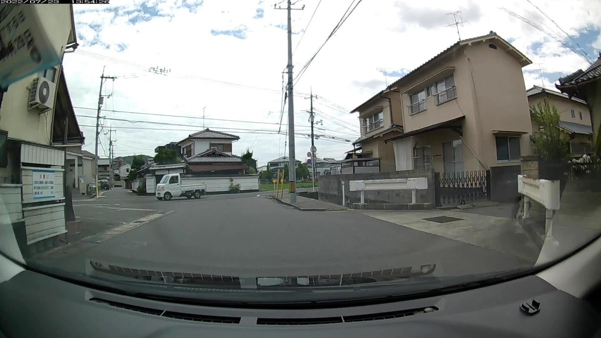 ☆★☆【令和4年7月23日㈯遭遇車リスト】 国道経由ルート、走行距離3500m 自宅 900m圏内(毎日必ず嫌がらせ容疑車が現れる圏内)の登場車総数 4台。 目的地 400m圏内(上記圏内に次いで嫌がらせ容疑車多発)の登場車総数NA台。 〇塗色 遭遇順 車種 ナンバー 自宅からの走行距離(特徴&容疑) ①白 軽トラック 岡山42 さ 5161 30m~(分類番号死にナンバー) ③緑系 キャスト 岡山586 つ ・823 290m(3桁ナンバー) ④茶 デイズ 岡山585 き ・708 700m(3桁ナンバー2連続) ➊青 トコット 岡山581 そ 2537 3450m(青塗色) ※相変わらずの、最初ないし最後3台以内の遭遇車の半数以上が毎日の嫌がらせ容疑要件を満足する状況。