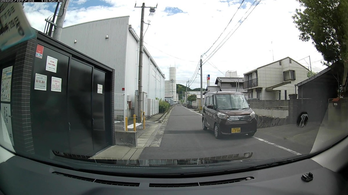 ☆★☆【令和4年7月23日㈯遭遇車リスト】 国道経由ルート、走行距離3500m 自宅 900m圏内(毎日必ず嫌がらせ容疑車が現れる圏内)の登場車総数 4台。 目的地 400m圏内(上記圏内に次いで嫌がらせ容疑車多発)の登場車総数NA台。 〇塗色 遭遇順 車種 ナンバー 自宅からの走行距離(特徴&容疑) ①白 軽トラック 岡山42 さ 5161 30m~(分類番号死にナンバー) ③緑系 キャスト 岡山586 つ ・823 290m(3桁ナンバー) ④茶 デイズ 岡山585 き ・708 700m(3桁ナンバー2連続) ➊青 トコット 岡山581 そ 2537 3450m(青塗色) ※相変わらずの、最初ないし最後3台以内の遭遇車の半数以上が毎日の嫌がらせ容疑要件を満足する状況。