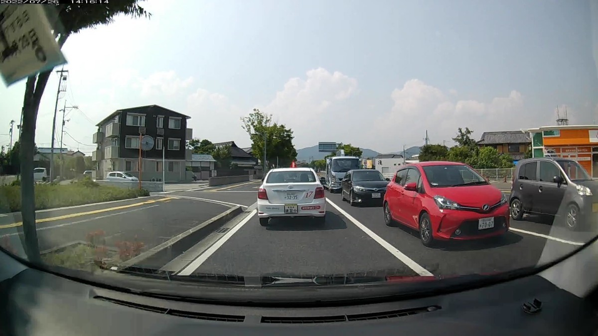 ☆★☆【令和4年7月26日㈫遭遇車リスト】 国道経由ルート、走行距離3500m 自宅 900m圏内(毎日必ず嫌がらせ容疑車が現れる圏内)の登場車総数 3台。 目的地 400m圏内(上記圏内に次いで嫌がらせ容疑車多発)の登場車総数 8台。 〇遭遇順 塗色 車種 ナンバー 自宅からの走行距離(特徴&容疑) ③黄 N-BOX 岡山580 ゆ 3636 80m(黄塗色) ➏赤 ヴィッツ 岡山548 る 7007 3100m(赤塗色) ➎黒 カローラ 岡山549 と 1357 3100m(等差数列ナンバー) ➍銀 キャンター 岡山102 と ・888 3100m(3桁全同字ナンバー) ➊黄 コンフォート 岡山500 あ 4109 3450m(黄塗色) ※前日の➋1357と同日の➎1357は、同一車両・同一地点。 ※同一車両・同一地点も、時刻は49分差。 ※そのタイミングでそこにいること自体が偶発たり得ない。