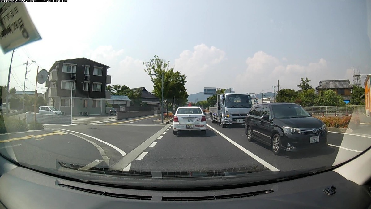 ☆★☆【令和4年7月26日㈫遭遇車リスト】 国道経由ルート、走行距離3500m 自宅 900m圏内(毎日必ず嫌がらせ容疑車が現れる圏内)の登場車総数 3台。 目的地 400m圏内(上記圏内に次いで嫌がらせ容疑車多発)の登場車総数 8台。 〇遭遇順 塗色 車種 ナンバー 自宅からの走行距離(特徴&容疑) ③黄 N-BOX 岡山580 ゆ 3636 80m(黄塗色) ➏赤 ヴィッツ 岡山548 る 7007 3100m(赤塗色) ➎黒 カローラ 岡山549 と 1357 3100m(等差数列ナンバー) ➍銀 キャンター 岡山102 と ・888 3100m(3桁全同字ナンバー) ➊黄 コンフォート 岡山500 あ 4109 3450m(黄塗色) ※前日の➋1357と同日の➎1357は、同一車両・同一地点。 ※同一車両・同一地点も、時刻は49分差。 ※そのタイミングでそこにいること自体が偶発たり得ない。