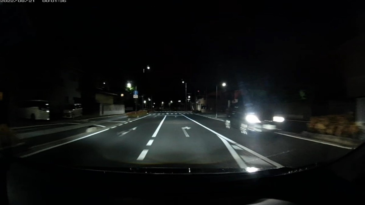 ８月２０日㈯遭遇ＮＡ台。国道経由ルート３５００ｍ。  ①白　プリウス　　　岡山３３６　ゆ　・・・２　　　６０ｍ（１桁ナンバー）  ②黒　車種不明　　　〇〇〇〇〇　〇　９６６０　　　７０ｍ（④と類似ナンバー）  ③黄　コンフォート　岡山５００　あ　４１０９　　１００ｍ（黄塗色）　  ④黒　プリウス　　　岡山３０１　ぬ　９７６０　　７００ｍ（②と類似ナンバー）  ⑤白　アクア　　　　岡山５３０　み　７６１１　　９００ｍ（片目ヘッドライト）  　※④は、国道につながる脇道上死角から、対向で登場。対向が交互通行しかできない狭隘地点で、時速２０ｋｍ未満と思しき超鈍足で走ってきて、なかなか対向終了させない逆煽り的嫌がらせ。しかも②とナンバーが類似。