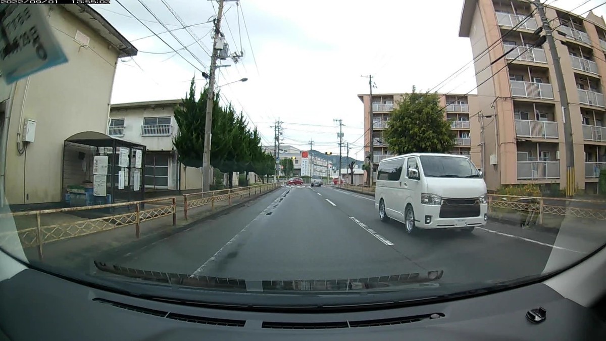☆★☆【令和４年９月１日㈭遭遇車リスト】  国道経由、仕事場町内北回りルート、走行距離３７００ｍ  自宅　　９００ｍ圏内（毎日必ず嫌がらせ容疑車が現れる圏内）の登場車総数　２台。  目的地１０００ｍ圏内（上記圏内に次いで嫌がらせ容疑車多発）の登場車総数１０台。  〇遭遇順　塗色　車種　ナンバー　　　　　自宅からの走行距離（特徴＆容疑）     【出発地・自宅９００ｍ圏内】  ②青　アルト　　　　岡山５８４　き　・８１２　　１００ｍ（青＆３桁ナンバー）     【目的地・仕事場９００ｍ圏内】  ➓白　ハイエース　　岡山４０５　ぬ　・・・５　２７００ｍ（１桁ナンバー）  ➒白　キャンター　　岡山４００　て　６８６６　２７００ｍ（４桁中３桁同字ナンバー）  ➑赤　スペーシア　　岡山５８１　ち　９１６８　２７００ｍ（赤塗色）  ➏青　クロスビー　　岡山５８３　と　１６１９　２８００ｍ（青塗色）  ➌黒　アクア　　　　岡山５４４　め　・・３８　２９００ｍ（２桁ナンバー）