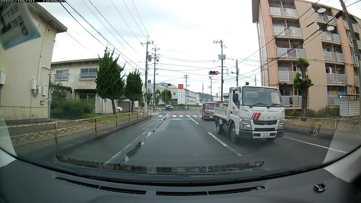 ☆★☆【令和４年９月１日㈭遭遇車リスト】  国道経由、仕事場町内北回りルート、走行距離３７００ｍ  自宅　　９００ｍ圏内（毎日必ず嫌がらせ容疑車が現れる圏内）の登場車総数　２台。  目的地１０００ｍ圏内（上記圏内に次いで嫌がらせ容疑車多発）の登場車総数１０台。  〇遭遇順　塗色　車種　ナンバー　　　　　自宅からの走行距離（特徴＆容疑）     【出発地・自宅９００ｍ圏内】  ②青　アルト　　　　岡山５８４　き　・８１２　　１００ｍ（青＆３桁ナンバー）     【目的地・仕事場９００ｍ圏内】  ➓白　ハイエース　　岡山４０５　ぬ　・・・５　２７００ｍ（１桁ナンバー）  ➒白　キャンター　　岡山４００　て　６８６６　２７００ｍ（４桁中３桁同字ナンバー）  ➑赤　スペーシア　　岡山５８１　ち　９１６８　２７００ｍ（赤塗色）  ➏青　クロスビー　　岡山５８３　と　１６１９　２８００ｍ（青塗色）  ➌黒　アクア　　　　岡山５４４　め　・・３８　２９００ｍ（２桁ナンバー）