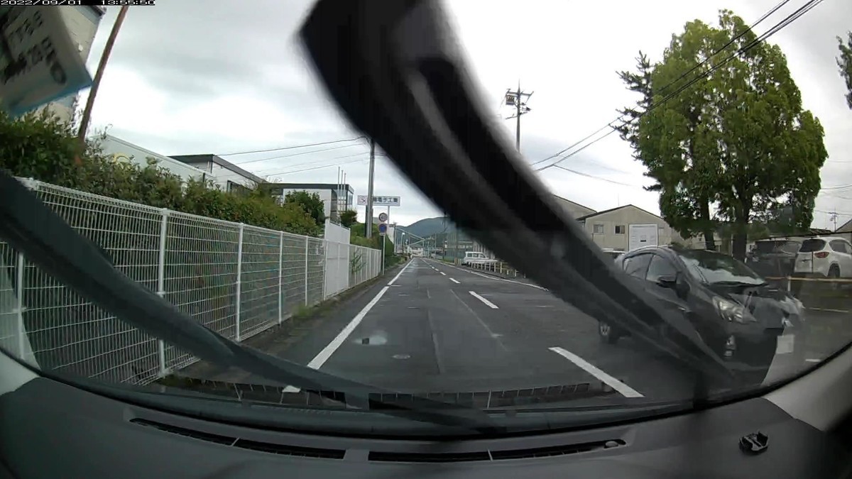 ☆★☆【令和４年９月１日㈭遭遇車リスト】  国道経由、仕事場町内北回りルート、走行距離３７００ｍ  自宅　　９００ｍ圏内（毎日必ず嫌がらせ容疑車が現れる圏内）の登場車総数　２台。  目的地１０００ｍ圏内（上記圏内に次いで嫌がらせ容疑車多発）の登場車総数１０台。  〇遭遇順　塗色　車種　ナンバー　　　　　自宅からの走行距離（特徴＆容疑）     【出発地・自宅９００ｍ圏内】  ②青　アルト　　　　岡山５８４　き　・８１２　　１００ｍ（青＆３桁ナンバー）     【目的地・仕事場９００ｍ圏内】  ➓白　ハイエース　　岡山４０５　ぬ　・・・５　２７００ｍ（１桁ナンバー）  ➒白　キャンター　　岡山４００　て　６８６６　２７００ｍ（４桁中３桁同字ナンバー）  ➑赤　スペーシア　　岡山５８１　ち　９１６８　２７００ｍ（赤塗色）  ➏青　クロスビー　　岡山５８３　と　１６１９　２８００ｍ（青塗色）  ➌黒　アクア　　　　岡山５４４　め　・・３８　２９００ｍ（２桁ナンバー）