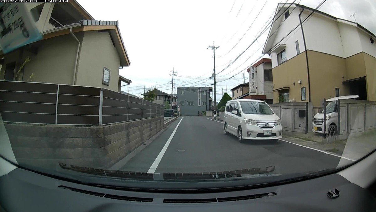 ☆★☆【令和４年９月３日㈯遭遇車リスト】  国道経由、仕事場町内北回りルート、走行距離４２００ｍ  自宅　９００ｍ圏内（毎日必ず嫌がらせ容疑車が現れる圏内）の登場車総数　４台。  目的地９００ｍ圏内（上記圏内に次いで嫌がらせ容疑車多発）の登場車総数　１台。     〇遭遇順　塗色　車種　ナンバー　　　　　自宅からの走行距離（特徴＆容疑）     【出発地・自宅９００ｍ圏内】  ①銀　カローラ　　岡山３３６　ぬ　・５０８　　　５０ｍ（３桁ナンバー）  ②白　セレナ　　　成田５３０　な　・７０２　　　６０ｍ（３桁ナンバー２連続）     【目的地・仕事場９００ｍ圏内】  ➊銀　ノア　　　　岡山５４２　や　１１１５　４０００ｍ（４桁中３桁同字ナンバー）