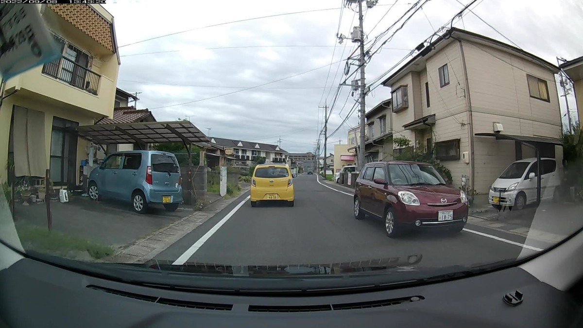 ☆★☆【令和４年９月８日㈭遭遇車リスト】  国道経由仕事場町内北回りルート、走行距離４２００ｍ  自宅　９００ｍ圏内（毎日必ず嫌がらせ容疑車が現れる圏内）の登場車総数１５台。  目的地９００ｍ圏内（上記圏内に次いで嫌がらせ容疑車多発）の登場車総数　４台。     〇遭遇順　塗色　車種　ナンバー　　　　　自宅からの走行距離（特徴＆容疑）     【出発地・自宅９００ｍ圏内】  ①黄　    プレオ　　　岡山５８１　う　４４５８　　　　０ｍ（黄塗色）  ②黄赤　ハイゼット　岡山４８０　と　２０９５　　２５０ｍ（黄赤ツートン）  ③赤　　ベリーサ　　岡山５３０　ふ　１８７５　　２５０ｍ（赤塗色）  ※自宅集落内にまで①の黄塗色車が入り込んできた。  ※うちの集落や隣の集落複数の中を、ぐるぐる回り迷走する挙動不審車。  ※後ろを付いていくと、目の前に黄赤と赤の２連続嫌がらせ容疑車が登場。     【目的地・仕事場９００ｍ圏内】  ➊黒　カローラＦ　　岡山５３０　み　６１１１　３８００ｍ（４桁中３桁同字ナンバー）     　※その日その日の最初ないし最後の遭遇車が赤青黄の三原色であるのは４日連続。日頃の経験を鑑みれば、偶発たり得ると感じる方が不自然。  　※最後の１台、６１１１は地元市立小学校の敷地内から登場。偶発の登場でないならば、日教組なりなんなり、当初の敵以外の、国内の元凶団体に、嫌がらせアレンジの組織化が浸透していると見るべきか。