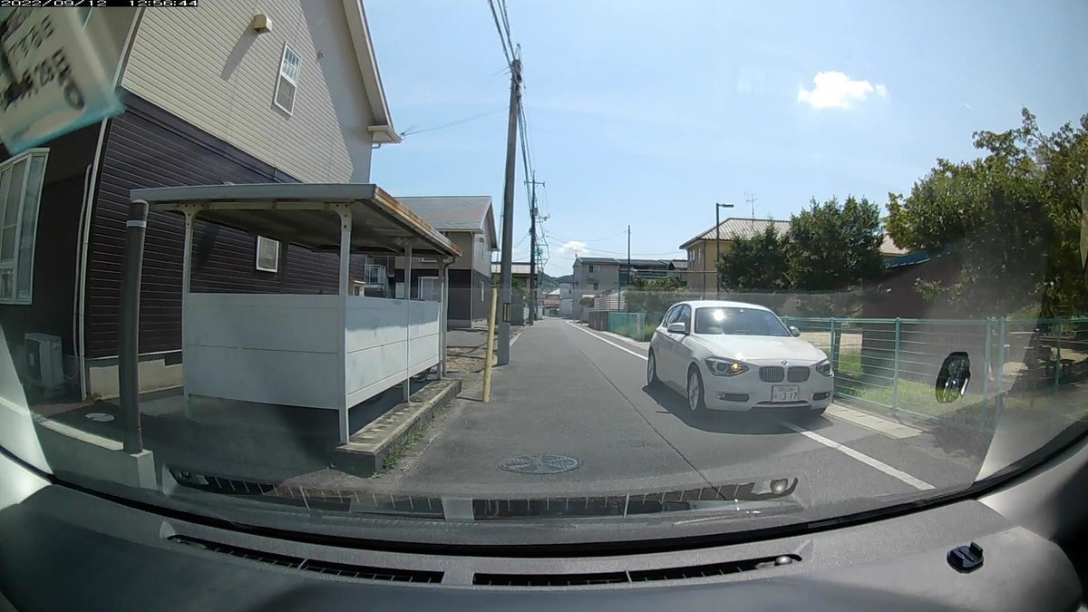 ☆★☆【令和４年９月１２日㈪遭遇車リスト】  国道経由仕事場町内北回りルート、走行距離４２００ｍ  自宅　９００ｍ圏内（毎日必ず嫌がらせ容疑車が現れる圏内）の登場車総数　４台。  目的地９００ｍ圏内（上記圏内に次いで嫌がらせ容疑車多発）の登場車総数　３台。     〇遭遇順　塗色　車種　ナンバー　　　　　自宅からの走行距離（特徴＆容疑）     【出発地・自宅９００ｍ圏内】  ①黄　コンフォート　　岡山５００　あ　５１２２　　　６０ｍ（黄塗色）  ②白　ムーヴ　　　　　岡山５８１　ふ　・３６２　　１４０ｍ（３桁ナンバー）  ④白　１シリーズ　　　岡山３３６　ほ　・３１７　　３２０ｍ（３桁ナンバー）  　※出勤路最初ないし最後の遭遇車が赤青黄いずれかの塗色であるのは、ここ７日間で６回目。偶発たり得ないと感じて当然。     【目的地・仕事場９００ｍ圏内】  ➋赤　マツダ　　　　　岡山３０１　ふ　３３４６　３２００ｍ（赤塗色）  ➊白　プリウスＰＨＶ　岡山３９５　は　・３５８　３３００ｍ（３桁ナンバー）  　※容疑車検知区域内で登場した３桁ナンバーがすべて３始まりの不自然。