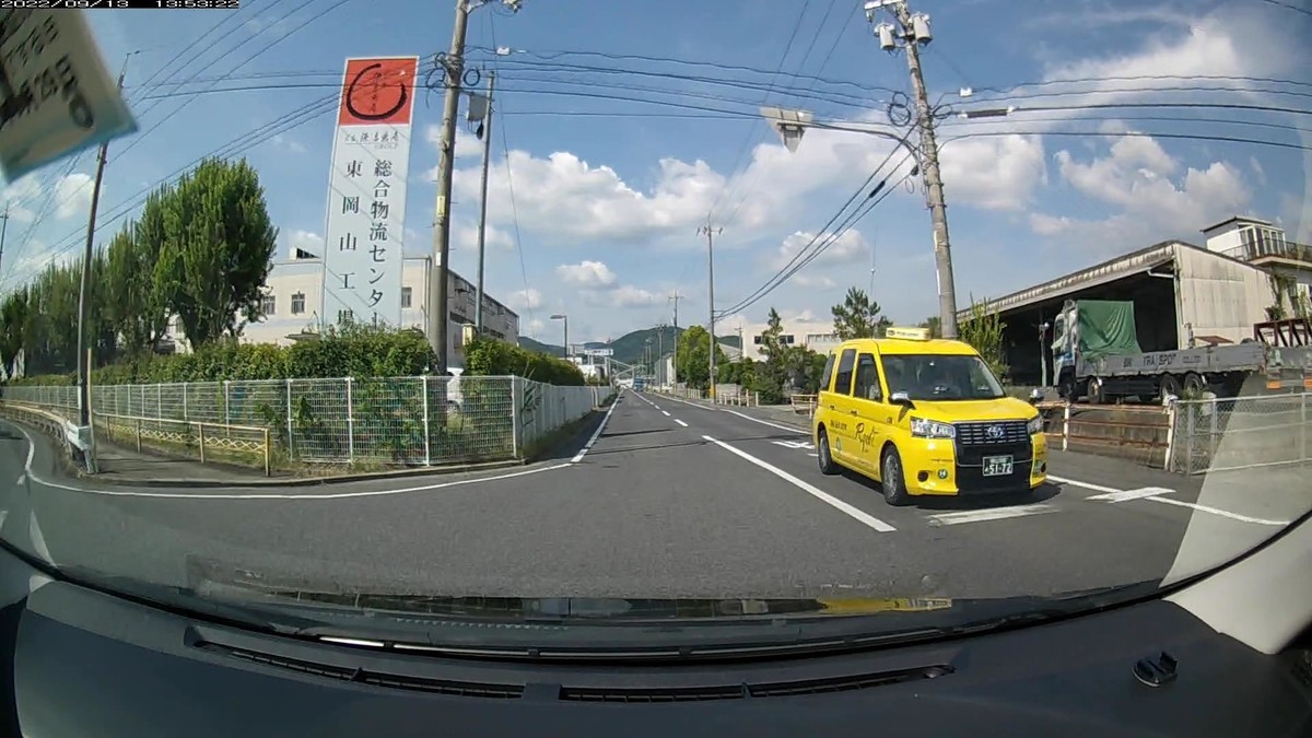 ☆★☆【令和４年９月１３日㈫遭遇車リスト】  国道経由仕事場町内南北貫通北回りルート、走行距離４２００ｍ  自宅　９００ｍ圏内（毎日必ず嫌がらせ容疑車が現れる圏内）の登場車総数　２台。  目的地町内　　　　（上記圏内に次いで嫌がらせ容疑車多発）の登場車総数１１台。     〇遭遇順　塗色　車種　ナンバー　　　　　自宅からの走行距離（特徴＆容疑）     【出発地・自宅９００ｍ圏内】  ②黄　ココア　　　　岡山５８０　す　・６００　　９００ｍ（３桁ナンバー＆黄）     【目的地・仕事場町内】  ⓫白　ワゴンＲ　　　岡山５８１　の　４７０４　２８００ｍ（死なれ―ナンバー）  ➑黄　ＪＰキャブ　　岡山５００　あ　５１７２　３０００ｍ（黄塗色）　  ➐青　プロフィア　　岡山１３１　ふ　・・・９　３１００ｍ（１桁ナンバー＆青）  ➏黒　ムーヴ　　　　岡山７８３　の　・・・９　３１００ｍ（同一ナンバー２連続）  ➎白　クロスビー　　岡山５８１　な　・１７７　３２００ｍ（３桁ナンバー）  ➍銀　ムーヴ　　　　岡山５８０　わ　４７００　３３００ｍ（死なれ―ナンバー）  ➋青　クロスビー　　福岡５８１　た　７６５０　３８００ｍ（青塗色）  　※最初ないし最後２台中に赤青黄のいずれかが現れるのは、ここ８日間で７回。偶発たり得ない。  　※仕事場町内に入った途端に、４７０並び２台登場。４７０は、「死なれ―（岡山弁の『死になさい』」。その４７０が２台、青２台、・・・９が２台。偶発たり得ないと感じて当然。