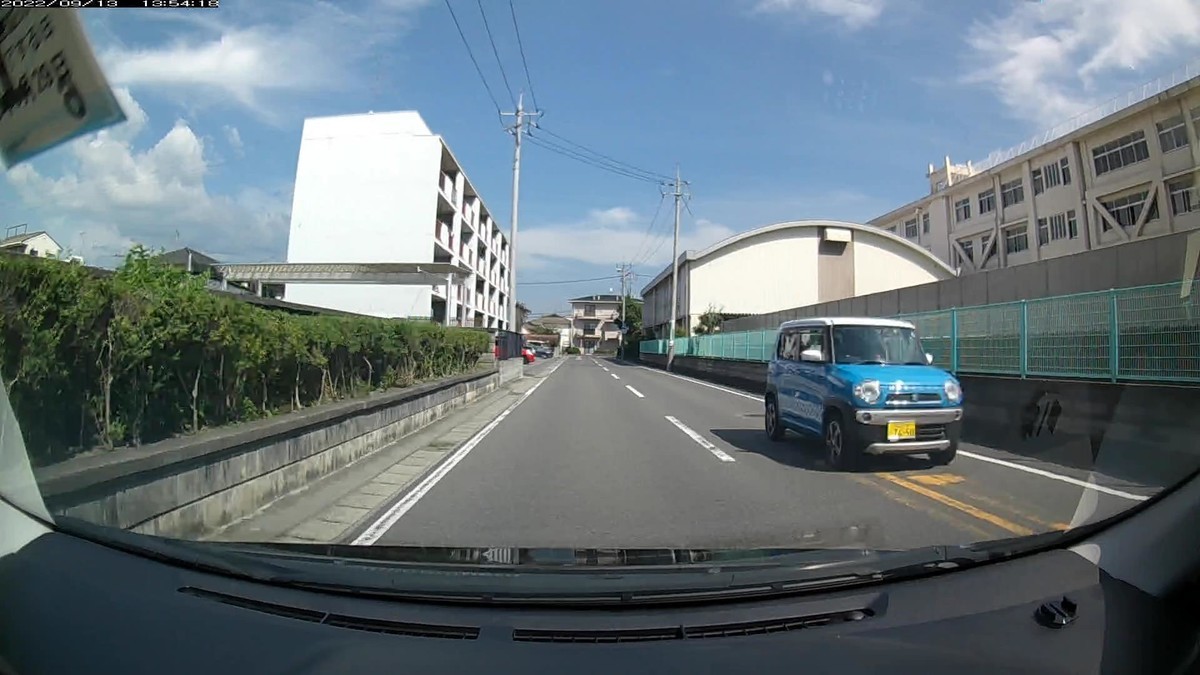 ☆★☆【令和４年９月１３日㈫遭遇車リスト】  国道経由仕事場町内南北貫通北回りルート、走行距離４２００ｍ  自宅　９００ｍ圏内（毎日必ず嫌がらせ容疑車が現れる圏内）の登場車総数　２台。  目的地町内　　　　（上記圏内に次いで嫌がらせ容疑車多発）の登場車総数１１台。     〇遭遇順　塗色　車種　ナンバー　　　　　自宅からの走行距離（特徴＆容疑）     【出発地・自宅９００ｍ圏内】  ②黄　ココア　　　　岡山５８０　す　・６００　　９００ｍ（３桁ナンバー＆黄）     【目的地・仕事場町内】  ⓫白　ワゴンＲ　　　岡山５８１　の　４７０４　２８００ｍ（死なれ―ナンバー）  ➑黄　ＪＰキャブ　　岡山５００　あ　５１７２　３０００ｍ（黄塗色）　  ➐青　プロフィア　　岡山１３１　ふ　・・・９　３１００ｍ（１桁ナンバー＆青）  ➏黒　ムーヴ　　　　岡山７８３　の　・・・９　３１００ｍ（同一ナンバー２連続）  ➎白　クロスビー　　岡山５８１　な　・１７７　３２００ｍ（３桁ナンバー）  ➍銀　ムーヴ　　　　岡山５８０　わ　４７００　３３００ｍ（死なれ―ナンバー）  ➋青　クロスビー　　福岡５８１　た　７６５０　３８００ｍ（青塗色）  　※最初ないし最後２台中に赤青黄のいずれかが現れるのは、ここ８日間で７回。偶発たり得ない。  　※仕事場町内に入った途端に、４７０並び２台登場。４７０は、「死なれ―（岡山弁の『死になさい』」。その４７０が２台、青２台、・・・９が２台。偶発たり得ないと感じて当然。
