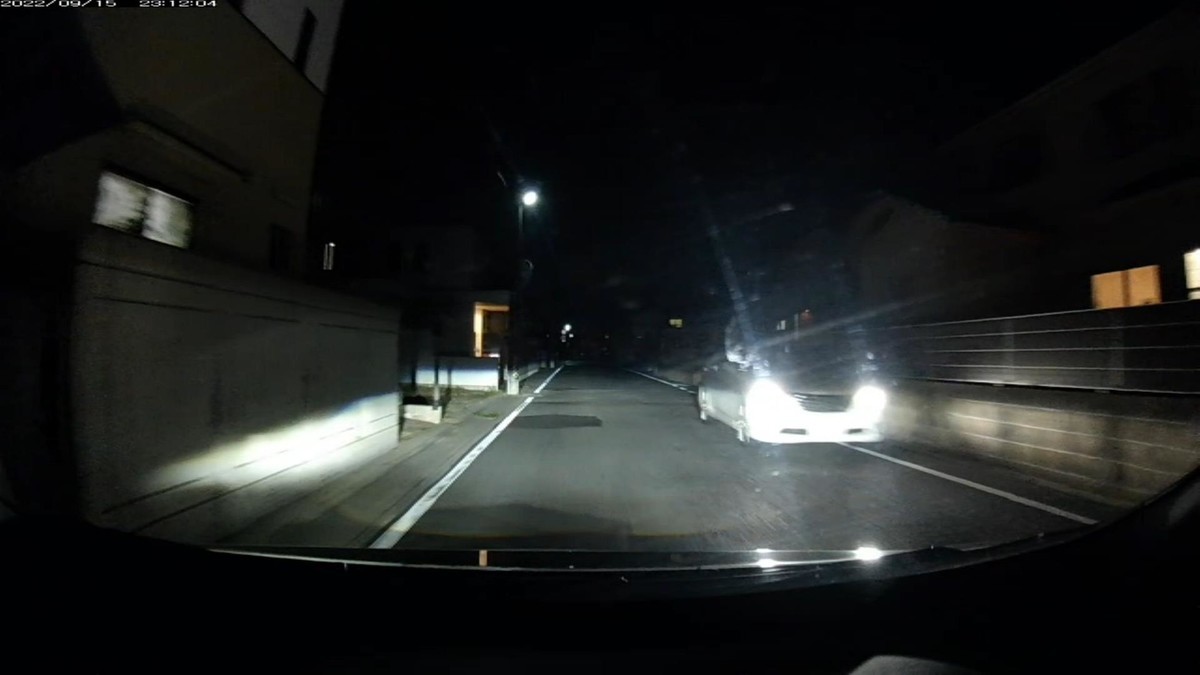 【令和４年９月１５日㈭深夜遭遇車リスト】  国道経由ルート３５００ｍ、遭遇ＮＡ台。　  ①白　スペーシア？　〇〇〇〇〇　〇　・・２４　　　２０ｍ（２桁ナンバー）  ⑤白？　デコトラ　　倉敷４００　す　５５５６　　６００ｍ（４桁中３桁同字＆片目）  ➌白　アウディ　　　岡山３３５　の　・５２６　３３４０ｍ（３桁ナンバー）  ➋黒　軽自動車　　　岡山５８３　て　１７０１　３４００ｍ（赤鉄道車両関連ナンバー）  ➊白　クラウン　　　岡山３００　る　１９５４　３４４０ｍ（ストーキング特定容疑車）