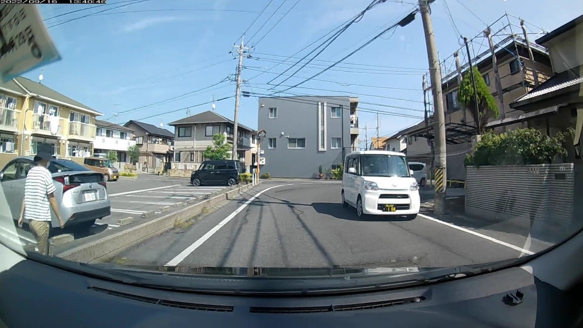☆★☆【令和４年９月１６日㈮遭遇車リスト】  国道経由仕事場町内南北貫通北回りルート、走行距離４２００ｍ  自宅　９００ｍ圏内（毎日必ず嫌がらせ容疑車が現れる圏内）の登場車総数　６台。  目的地町内　　　　（上記圏内に次いで嫌がらせ容疑車多発）の登場車総数　６台。     〇遭遇順　塗色　車種　ナンバー　　　　　自宅からの走行距離（特徴＆容疑）     【出発地・自宅９００ｍ圏内】  ①白　エブリイ　　　岡山４８０　そ　・５６５　　３０ｍ（３桁ナンバー）  ②白　スペーシア　　岡山５８０　り　・１０８　　８０ｍ（３桁ナンバー２連続）  ⑤黒　スカイライン　岡山３５２　り　・３０３　７００ｍ（３桁ナンバー）     【目的地・仕事場町内】  　※特に容疑車無し。