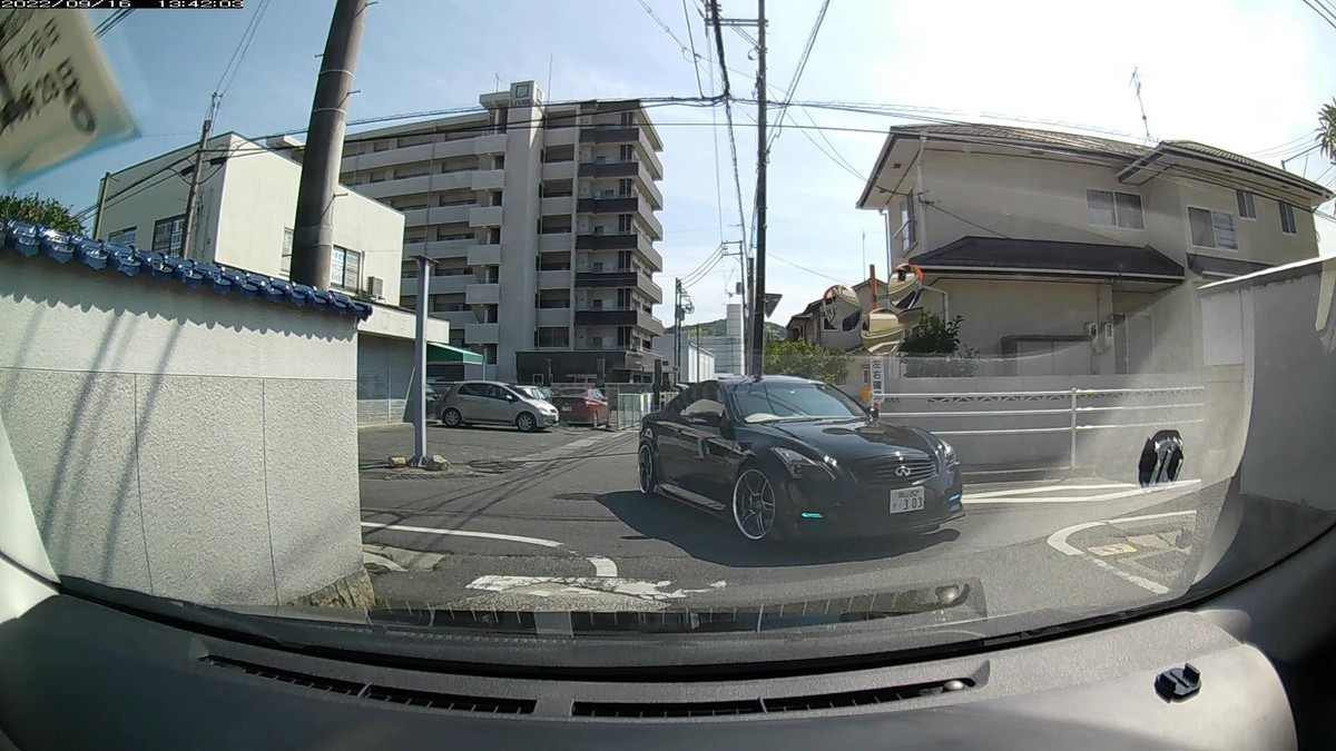 ☆★☆【令和４年９月１６日㈮遭遇車リスト】  国道経由仕事場町内南北貫通北回りルート、走行距離４２００ｍ  自宅　９００ｍ圏内（毎日必ず嫌がらせ容疑車が現れる圏内）の登場車総数　６台。  目的地町内　　　　（上記圏内に次いで嫌がらせ容疑車多発）の登場車総数　６台。     〇遭遇順　塗色　車種　ナンバー　　　　　自宅からの走行距離（特徴＆容疑）     【出発地・自宅９００ｍ圏内】  ①白　エブリイ　　　岡山４８０　そ　・５６５　　３０ｍ（３桁ナンバー）  ②白　スペーシア　　岡山５８０　り　・１０８　　８０ｍ（３桁ナンバー２連続）  ⑤黒　スカイライン　岡山３５２　り　・３０３　７００ｍ（３桁ナンバー）     【目的地・仕事場町内】  　※特に容疑車無し。