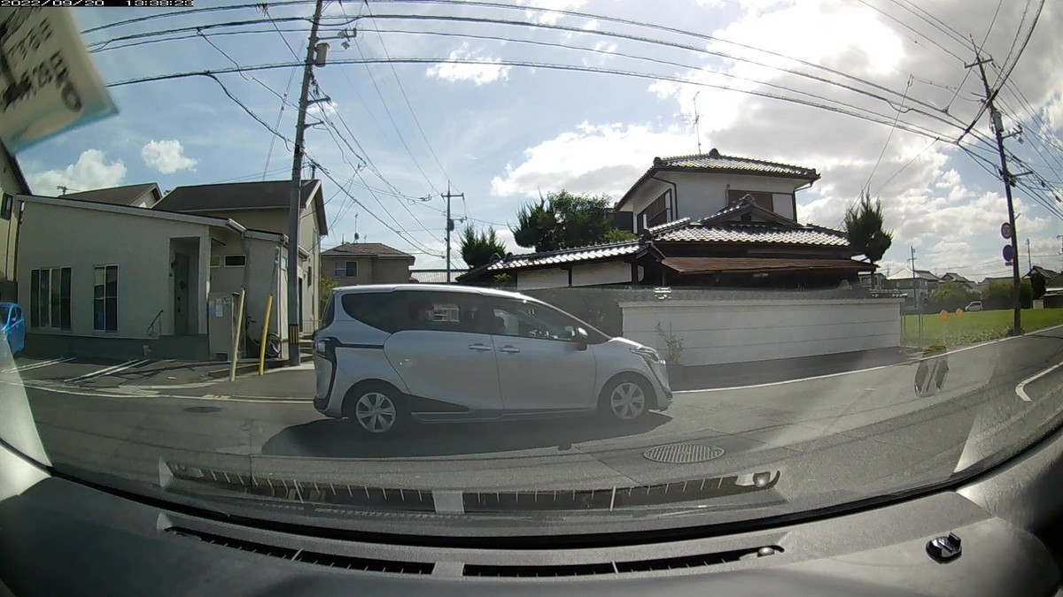 ☆★☆【令和４年９月２０日㈫遭遇車リスト】  国道経由仕事場町内南北貫通北回りルート、走行距離４２００ｍ  自宅　９００ｍ圏内（毎日必ず嫌がらせ容疑車が現れる圏内）の登場車総数ＮＡ台。  目的地９００ｍ圏内（上記圏内に次いで嫌がらせ容疑車多発）の登場車総数　４台。     〇遭遇順　塗色　車種　ナンバー　　　　　自宅からの走行距離（特徴＆容疑）     【出発地・自宅９００ｍ圏内】  ①・３１９、②２２９２     ①白　アクア　　〇〇５〇〇　〇　・３１９　　　３０ｍ（３桁ナンバー）  ②銀　シエンタ　岡山５０２　と　２２９２　　　５０ｍ（４桁中３桁同字ナンバー）     　  【目的地・仕事場９００ｍ圏内】  ➊７０００。     ➊白　ハリアー　岡山３６５　も　７０００　４０００ｍ（４桁中３桁同字ナンバー）     　※相変わらずの、最初の１台も最後の１台も嫌がらせ容疑要件を満足する、嫌がらせ状況。