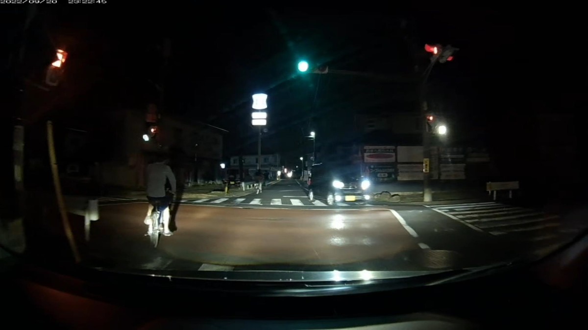 【令和４年９月２０日㈫深夜遭遇車リスト】  旧道＆国道経由ルート３５００ｍ、遭遇ＮＡ台。　  ①黒　車種不明　　　岡山３４４　ぬ　１０１１　　　　７０ｍ（４桁中３桁同字ナンバー）  ②黒　軽自動車　　　岡山５８１　き　・１８３　　　５００ｍ（３桁＆ブライティング）  ③白　クラウン　　　〇〇〇〇〇　〇　１０２５　　　８００ｍ（赤鉄道車両関連ナンバー）  　※この日は昼間も、２台目と最後の１台が４桁中３桁同字ナンバーだった。①の存在自体を、偶発と捉える方が不自然。  １０２５ - Google 検索