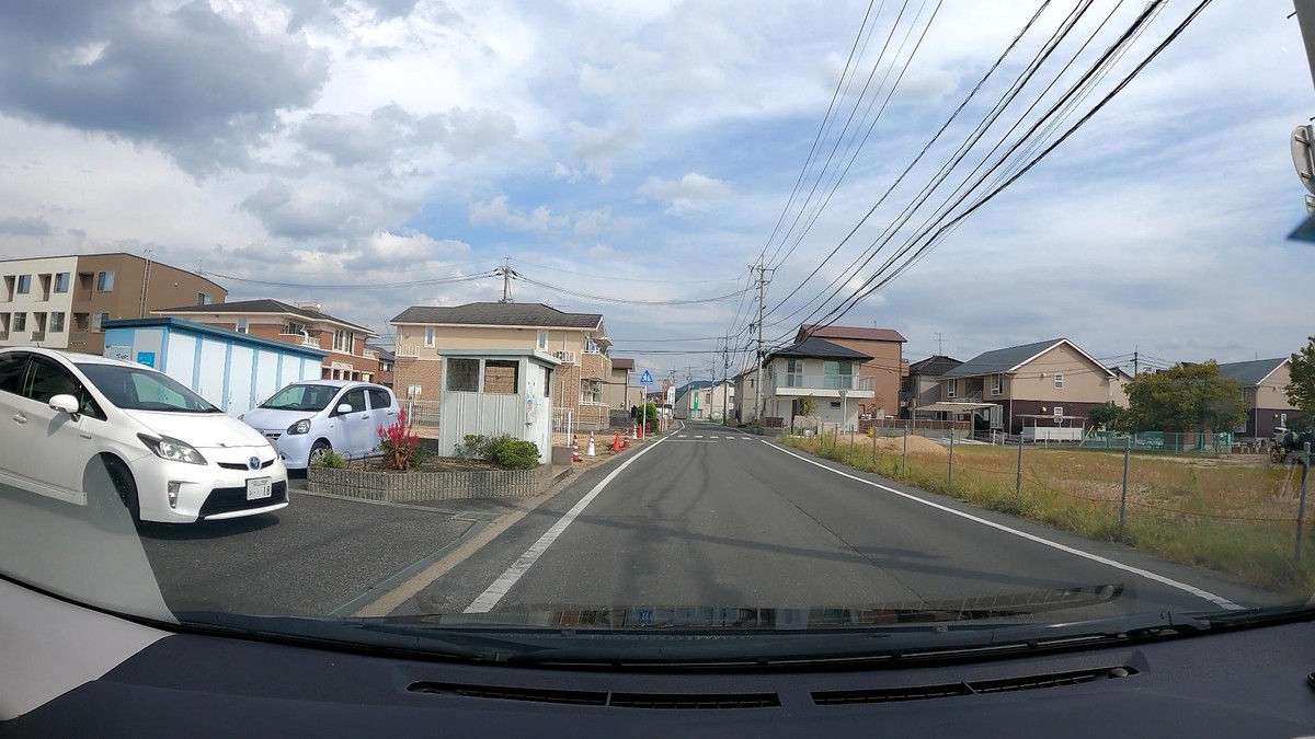 ☆★☆【令和4年10月4日㈫遭遇車リスト】 国道経由仕事場町内縦貫ルート、走行距離4200m 〇遭遇順 塗色 車種 ナンバー 自宅からの走行距離(特徴&容疑) 【出発地・自宅900m圏内】遭遇総数2台 ②白 プリウス 岡山358 ふ ・・18 240m(2桁ナンバー) 【目的地・仕事場1000m圏内】遭遇総数1台 ※特に容疑車無し。