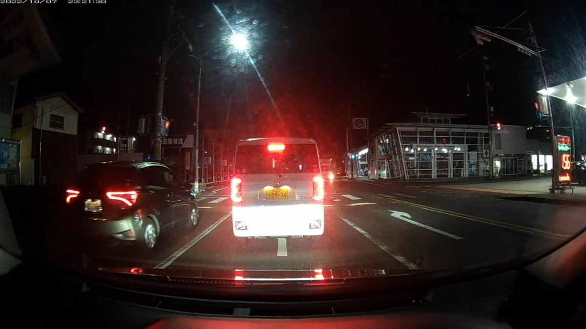 【令和4年10月7日㈮深夜遭遇車リスト】 〇塗色 車種 ナンバー 遭遇地点までの走行距離(容疑・特徴) 旧道および国道経由ルート3500m、遭遇NA台。 ①暗赤色 軽自動車 岡山584 き 2378 500m(赤系塗色) ➊灰緑? ヴィッツ 岡山564 ね ・・55 2000m(2桁&「殺し」分類番号) ※あからさまさの薄い夜。