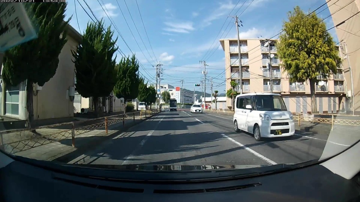 ☆★☆【令和４年１０月２１日㈮遭遇車リスト】  国道経由仕事場町内縦貫ルート４２００ｍ。  〇番目　塗色　車種　ナンバー　　　　　自宅からの走行距離（特徴＆容疑）  【出発地・自宅９００ｍ圏内】遭遇総数４台  ⓵・３５８、③・１０６  ⓵白　ハイゼット　　岡山４８０　な　・５３８　　　１５ｍ（３桁ナンバー）  ③白　タント　　　　岡山５８０　り　・１０６　　２２０ｍ（３桁ナンバー）     【目的地・仕事場１０００ｍ圏内】遭遇総数５台  ➍・１０８、➊・・１７。  ➍白　スペーシア　　岡山５８０　り　・１０８　２９００ｍ（３桁ナンバー）  ➊銀　プロボックス　岡山４００　と　・・１７　３６００ｍ（２桁ナンバー）  　※③と➍は、同一の介護事業者の車両。