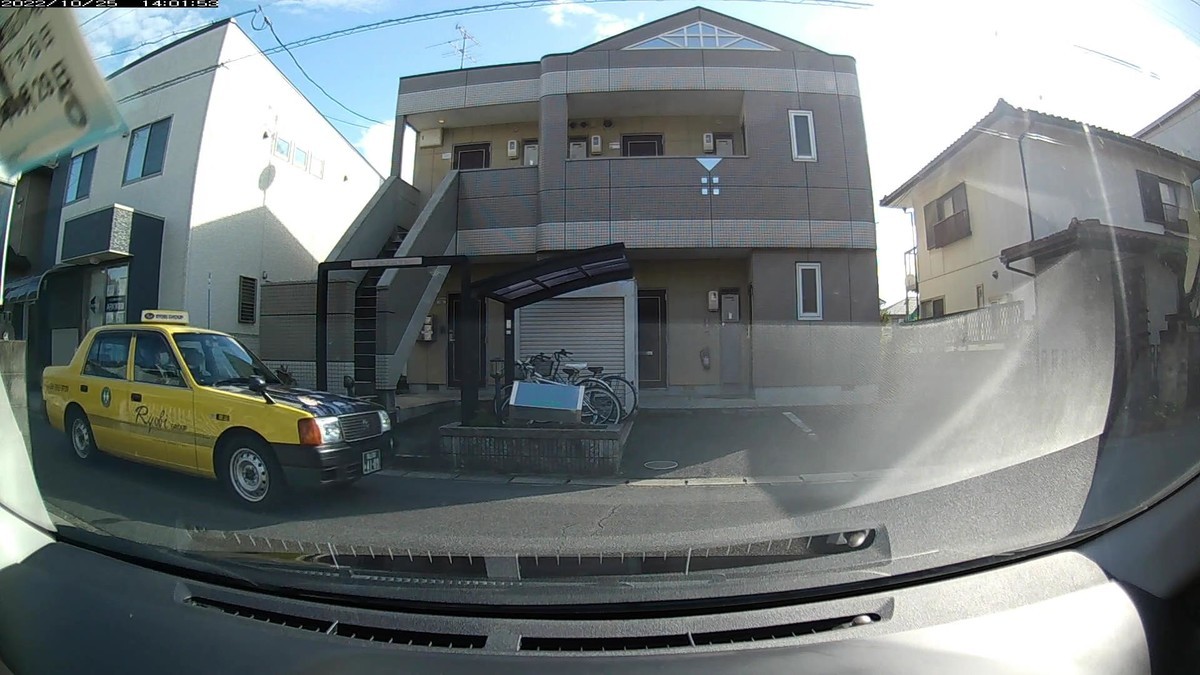 ☆★☆【令和4年10月25日㈫遭遇車リスト】 国道および仕事場最寄り駅前通り経由ルート3500m。 〇番目 塗色 車種 ナンバー 自宅からの走行距離(特徴&容疑) 【出発地・自宅900m圏内】遭遇総数3台 25日㈫ ②赤 ムーヴカス 岡山580 よ 3281 70m(赤塗色) 【目的地・仕事場1500m圏内】遭遇総数11台 ➊黄 コンフォート 岡山500 あ 4109 3500m(黄塗色&特定容疑車) ※➊の黄塗色は、東西100mしかない、僕の仕事場の前面道路まで僕の後ろをついてきた。 ※同車は、そこを通れば必ず赤青黄塗色の車が現れる地縛嫌がらせ地点での出現を含め、昼夜を問わず、しばしば僕の車の通行を邪魔するような現れ方をしてきている特定容疑車。