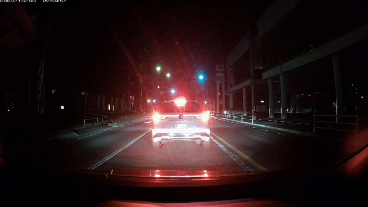 【令和4年10月30日㈰深夜遭遇車リスト】 〇塗色 車種 ナンバー 遭遇地点までの走行距離(容疑・特徴) 旧道及び国道経由ルート3300m、遭遇NA台。 ①白 軽自動車 岡山581 と 1352 600m(赤鉄道関連ナンバー) ②白 SUV 岡山363 の?・・10 1200m(2桁ナンバー) ③白 ヴェゼル 岡山 ・・10 1400m(2桁&同一№二連続) ➊白 プリウスA 〇〇〇〇〇 の ・・77 2400m(2桁&片目灯火) ※①は赤塗色鉄道画像関連ナンバー。1352 - Google 検索 ※➊はフロントのフォグライトが片目。