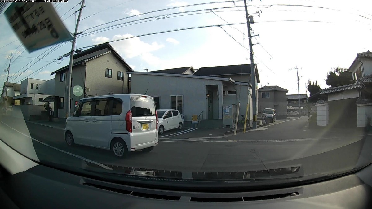 ☆★☆【令和４年１２月８日㈭遭遇車リスト】  新幹線側道＆買い出し店舗経由ルート３５００ｍ。  〇番目　ナンバー　　　　　自宅からの走行距離（特徴＆容疑）  【出発地４００ｍ圏内】遭遇総数６台  ①・６０１、②・１０５、④・・３３。  ①・６０１、  ②・１０５、  ④・・３３。  　　※②・１０５は、我が家のある集落の隣接集落へと入っていった。存在自体がわざとらしい。     【目的地４００ｍ圏内】遭遇総数５台  　　※特に容疑車無し。