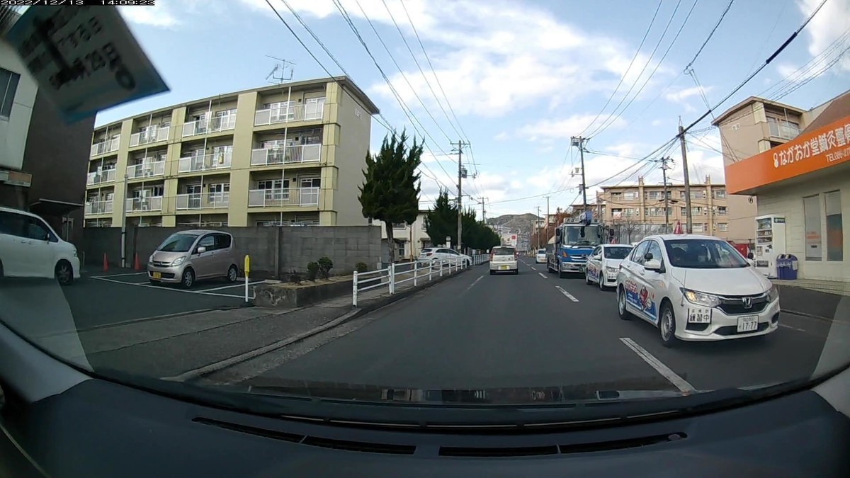 13日㈫ ②黄、➓1777(教習車)、➑青・592、➏3033、➌青。 ※教習車列が、他車とタイミングを合わせて遭遇するのは無理筋と思われるので、青塗色が多少多すぎるが、とりあえず同日も下火の日。