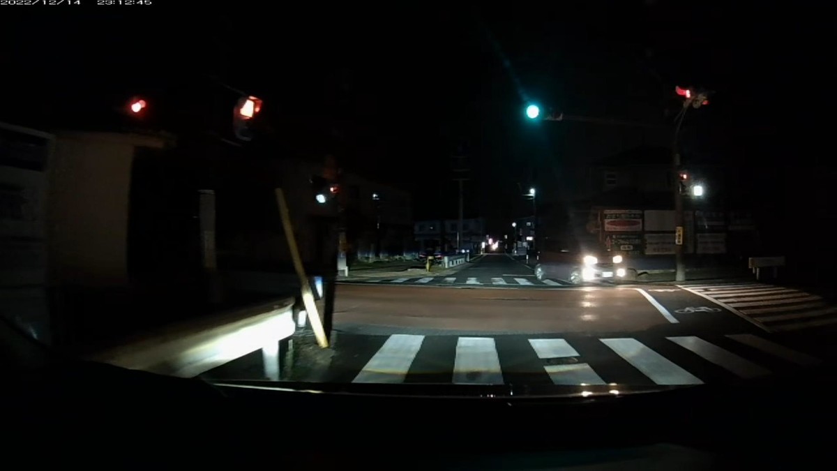 １２月１４日㈬　旧道経由ルート２８００ｍ、遭遇３台。  ①銀？　ｂＢ　　　久留米５３３　て　・５１２　　５００ｍ（３桁ナンバー）  ②白　アルファード　岡山３４１　ほ　・１３０　１８００ｍ（３桁ナンバー）  ③白　ライズ　　　　岡山５〇〇　〇　２０００　２２００ｍ（４桁中３桁同字ナンバー）  　※相変わらずの、遭遇車全車が嫌がらせ容疑要件を満足する状況。