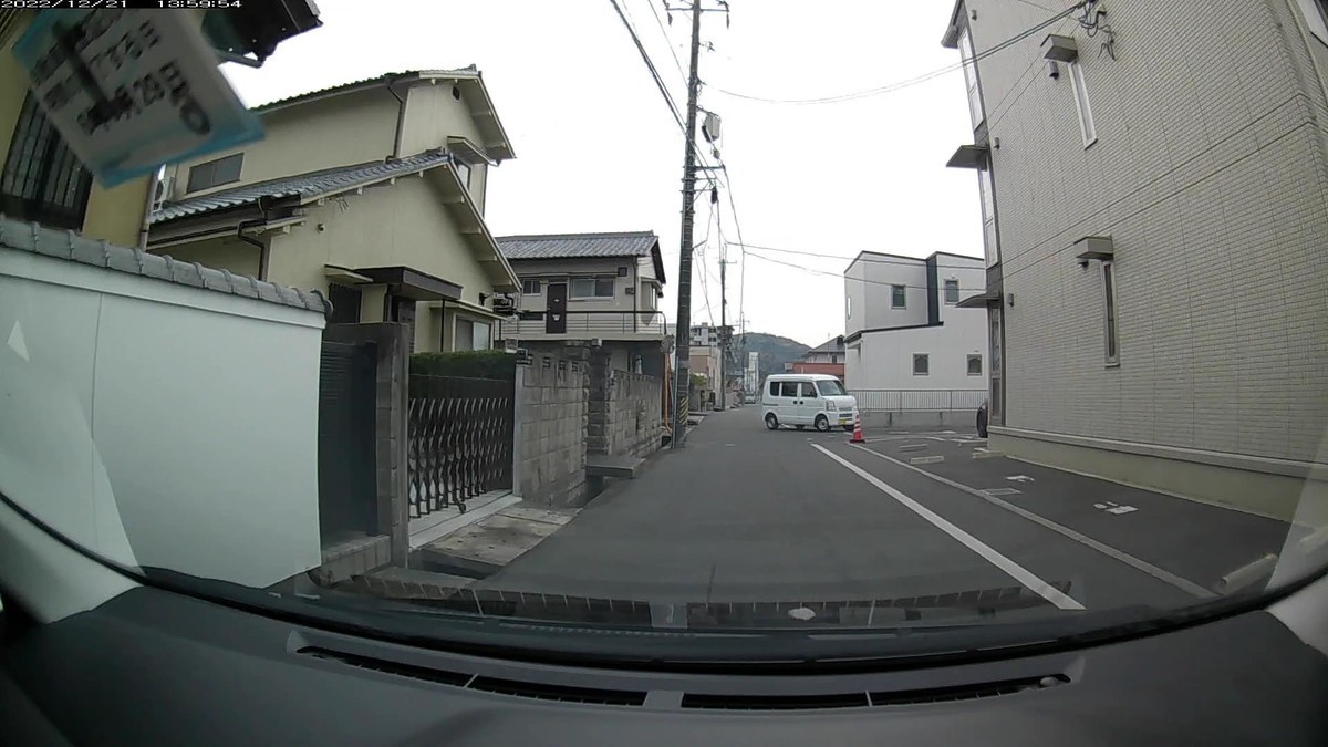☆★☆【令和４年１２月２１日㈬遭遇車リスト】  国道経由ルート３５００ｍ。  〇番目　塗色　車種　ナンバー　　　　　自宅からの走行距離（特徴＆容疑）  【出発地４００ｍ圏内】遭遇総数３台　  ①黄　コンフォート　　岡山５００　あ　４１０９　　　２０ｍ（黄塗色）  ③白　エブリイ　　　　岡山４８０　に　４１０４　　４００ｍ（９の倍数ナンバー）     【目的地４００ｍ圏内】遭遇総数１０台  　※仕事場集落内に現れた最後の遭遇車が暗赤色ではあったが、特に容疑車無し。