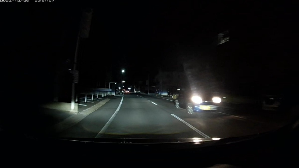 【令和4年12月26日㈪深夜遭遇車リスト】 12月26日㈪ 鉄道跡地経由ルート2800m、遭遇7台。 ①黒 アルファード 岡山333 つ ・918 400m(3桁【九の倍数】) ②白 アクア 滋賀501 ふ 6790 500m ③青 軽自動車 〇〇〇〇〇 〇 6495 1200m(青塗色) ④黒 アクア 倉敷508 ゆ ・・・7 1900m(1桁ナンバー) ⑤青 軽自動車 大宮583 〇 3956 2100m(青塗色) ⑥不明 タウンエース 岡山400 〇 ・345 2300m(3桁&等差数列) ⑦白 軽自動車 岡山580 〇 1710 2450m(【九】の倍数) ※毎晩【九】の倍数が2台ずつ登場するお約束。