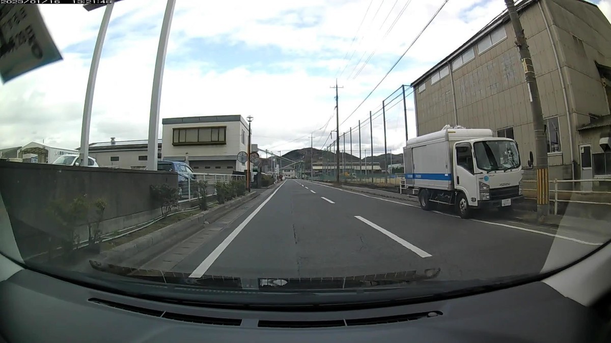 ☆★☆【令和５年１月１６日㈪遭遇車リスト】  国道経由仕事場町内縦貫ルート３７００ｍ  ②白　ホンダ　　　　　岡山３６２　ね　・・２２　　　７０ｍ（２桁ナンバー）  ➄赤　Ｎ－ＷＧＮ　　　岡山５８３　す　９６１０　　２８０ｍ（赤塗色）　　　     【目的地１０００ｍ圏内】遭遇総数ＮＡ台  ➊白　エルフ　　　　　大宮１００　せ　６１１１　３１００ｍ（４桁中３桁同字＆【九】）  　※➊の６１１１は、１１月１６日に自宅から１００ｍの位置に現れたことのある車。メッコールで悪名高い某社の輸送車。要するに創価関連。