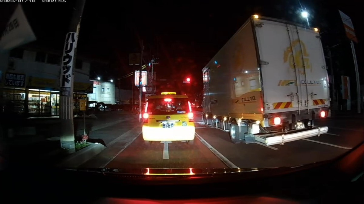 【令和5年1月18日㈬深夜遭遇車リスト】 国道経由ルート3500m、国道外遭遇1台。国道上接近4台。合計接近5台。 ①白 プリウス 〇〇3〇〇 〇 ・103 350m(3桁ナンバー) ②赤 トレーラー 尾張小牧100 う ・・41 400m(2桁ナンバー&赤) ③白 軽自動車 岡山583 そ ・570 600m(3桁ナンバー) ④塗色不明 トラック 岡山800 あ 4261 600m(死にナンバー) ⑤黄 ジャパンキャブ 岡山500 あ 5340 600m(黄) ※⑤は、例によって1つ数字を取り除くと9の倍数になるナンバー。 ※ナンバーを読み取れる距離に近づいた車のすべてが嫌がらせ容疑要件を満足する相変わらず。