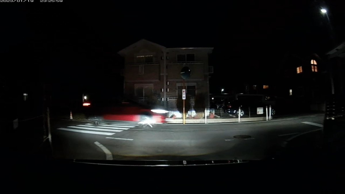 【令和５年１月１９日㈭深夜遭遇車リスト】  国道経由ルート３５００ｍ、国道外遭遇２台。  ①白　カムリ　　　　　岡山３４３　〇　３６３６　　３８０ｍ（【九】）  ②赤　マツダＣＸ　　　岡山３３０　せ　４１６７　３２００ｍ（赤＆【九】）  　※国道外で遭遇した車のすべてが毎晩の嫌がらせ容疑要件を満足するお約束。  　※遭遇した嫌がらせ容疑車の両方ともが【九】の倍数ナンバーであるお約束。  　※集団ストーカーは、頭が悪く調子乗りなゴミの集団でしかないことの証左。