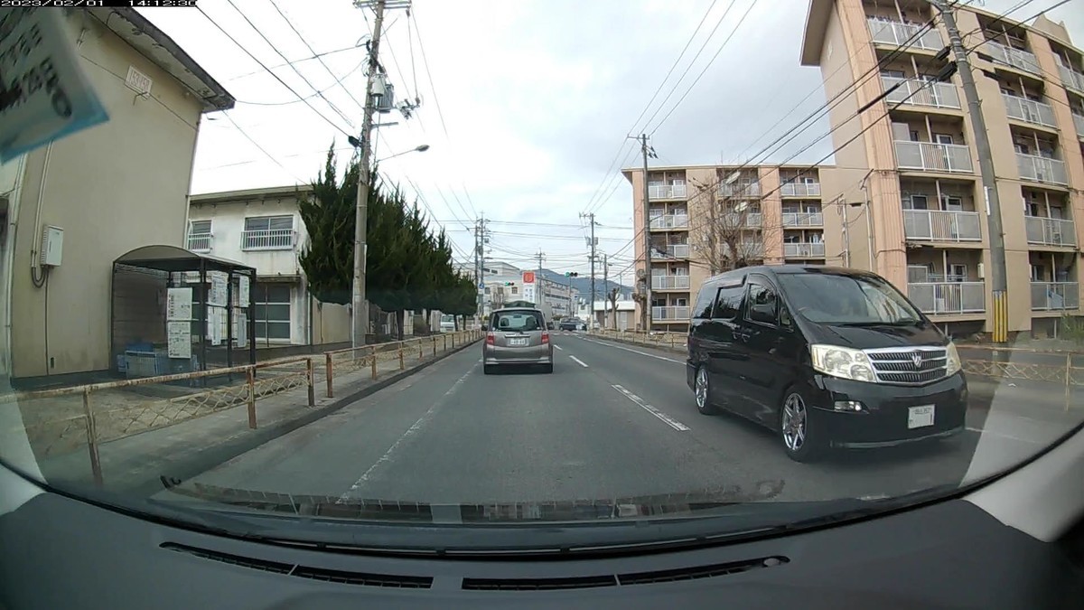 ☆★☆【令和５年１月３１日㈫遭遇車リスト】  国道経由仕事場町内縦貫ルート３７００ｍ  【出発地１０００ｍ圏内】遭遇総数５台  ①・６７１、②・・６５。  ①白　フリード　　　　岡山５０２　つ　・６７１　　　４０ｍ（３桁ナンバー）  ②白　ステップワゴン　岡山３３２　ま　・・６５　　１００ｍ（２桁ナンバー）  　※１１４１ー６７１＝４７０⇒（死なれ―：岡山弁で「死になさい」）     【目的地１０００ｍ圏内】遭遇総数５台  ➎・・・１、➋１１４１。  ➎黒　アルファード　　岡山３９３　や　・・・１　２８００ｍ（１桁ナンバー）  ➋白　ベンツＣクラス　岡山３３０　ろ　１１４１　３３００ｍ（４桁中３桁同字ナンバー）  　※１１４１ー６７１＝４７０⇒（死なれ―：岡山弁で「死になさい」）
