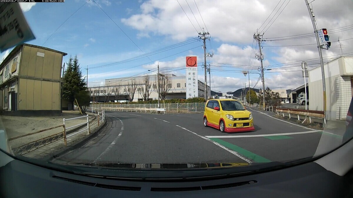☆★☆【令和5年2月15日㈬遭遇車リスト】 国道経由仕事場町内縦貫ルート3700m。 【出発地1000m圏内】遭遇総数7台 最初と最後の2台がそれぞれ2連続で3桁ナンバーであるお約束。 ①・106、②・602、➄青・・53。 ①白 XV 岡山337 さ ・106 40m(3桁ナンバー) ②白 ハイエース 倉敷430 さ ・602 60m(3桁2連続) ➄青 パレット 神戸581 す ・・53 230m(青&2桁ナンバー) ※⑤青パレットの少し離れた後続には、赤塗色が存在。 【目的地1000m圏内】遭遇総数10台 最初と最後の2台がそれぞれ2連続で3桁ナンバーであるお約束。 最後の1台がお約束の9の倍数ナンバー。 ➓・518、➑赤黄・164、➏・・66、➋・118、➊・765。 ➓黒 ヴァンガード 岡山336 ふ ・518 2800m(3桁ナンバー) ➑赤黄 マックス 愛媛580 む ・164 2800m(赤黄&3桁2連続) ➏白 エクストレイル 岡山349 ま ・・66 3100m(2桁ナンバー) ➋黒 セレナ 岡山345 る ・118 3300m(3桁ナンバー) ➊白 スペーシアカス 岡山583 え ・657 3500m(3桁2連続&【九】)