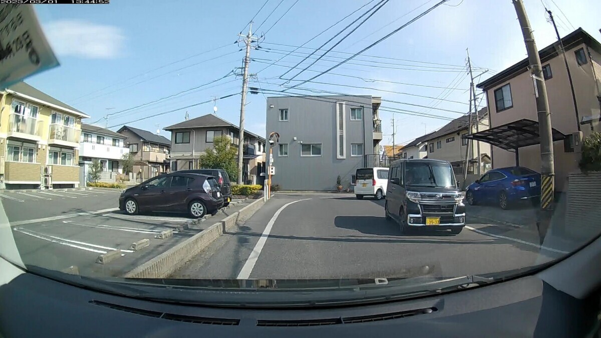 ☆★☆【令和５年３月１日㈬遭遇車リスト】  国道経由仕事場町内縦貫ルート３７００ｍ。  【出発地１０００ｍ圏内】遭遇総数６台  中途半端な状況も、とりあえず半数が容疑要件満足車。  ③１７２９㊈、④３５３７【九】、➅赤。  ③白　タント　　　　　岡山５８３　む　１７２９　　　７０ｍ（㊈）  ④黒　スペーシアカス　岡山５８３　て　３５３７　　　９０ｍ（【九】）  ➅赤　シビック　　　　岡山５３０　さ　５５３９　　２５０ｍ（赤塗色）     【目的地１０００ｍ圏内】遭遇総数８台  最後から３台目が「死にナンバー」も、状況は微妙。  ➑・・・７、➐２３４５、➍・５６８、➌・１３９、➋・４２０。  ➑白　アルファード　　岡山３６０　た　・・・７　２５００ｍ（１桁ナンバー）  ➐緑　ギガ　　　　　　岡山１３０　く　２３４５　２７００ｍ（等差数列＆㊈）  ➎白　プリウス　　　　岡山３３８　な　・５６８　３２００ｍ（３桁ナンバー）  ➍白　タンク　　　　　岡山５０２　つ　・１３９　３３００ｍ（３桁２連続）  ➌白　シャトル　　　　岡山５３２　ゆ　・４２０　３４００ｍ（３桁３連続＆死に）  　※終盤の３桁３連続など、不自然と言えば不自然。