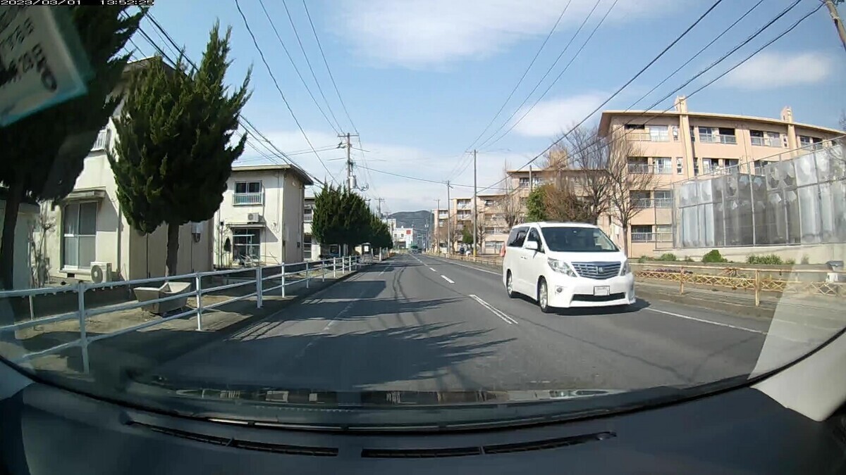 ☆★☆【令和５年３月１日㈬遭遇車リスト】  国道経由仕事場町内縦貫ルート３７００ｍ。  【出発地１０００ｍ圏内】遭遇総数６台  中途半端な状況も、とりあえず半数が容疑要件満足車。  ③１７２９㊈、④３５３７【九】、➅赤。  ③白　タント　　　　　岡山５８３　む　１７２９　　　７０ｍ（㊈）  ④黒　スペーシアカス　岡山５８３　て　３５３７　　　９０ｍ（【九】）  ➅赤　シビック　　　　岡山５３０　さ　５５３９　　２５０ｍ（赤塗色）     【目的地１０００ｍ圏内】遭遇総数８台  最後から３台目が「死にナンバー」も、状況は微妙。  ➑・・・７、➐２３４５、➍・５６８、➌・１３９、➋・４２０。  ➑白　アルファード　　岡山３６０　た　・・・７　２５００ｍ（１桁ナンバー）  ➐緑　ギガ　　　　　　岡山１３０　く　２３４５　２７００ｍ（等差数列＆㊈）  ➎白　プリウス　　　　岡山３３８　な　・５６８　３２００ｍ（３桁ナンバー）  ➍白　タンク　　　　　岡山５０２　つ　・１３９　３３００ｍ（３桁２連続）  ➌白　シャトル　　　　岡山５３２　ゆ　・４２０　３４００ｍ（３桁３連続＆死に）  　※終盤の３桁３連続など、不自然と言えば不自然。