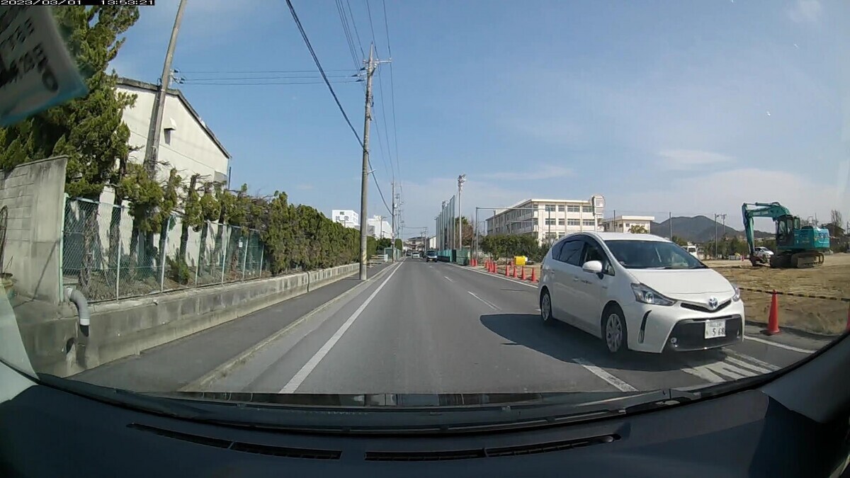 ☆★☆【令和５年３月１日㈬遭遇車リスト】  国道経由仕事場町内縦貫ルート３７００ｍ。  【出発地１０００ｍ圏内】遭遇総数６台  中途半端な状況も、とりあえず半数が容疑要件満足車。  ③１７２９㊈、④３５３７【九】、➅赤。  ③白　タント　　　　　岡山５８３　む　１７２９　　　７０ｍ（㊈）  ④黒　スペーシアカス　岡山５８３　て　３５３７　　　９０ｍ（【九】）  ➅赤　シビック　　　　岡山５３０　さ　５５３９　　２５０ｍ（赤塗色）     【目的地１０００ｍ圏内】遭遇総数８台  最後から３台目が「死にナンバー」も、状況は微妙。  ➑・・・７、➐２３４５、➍・５６８、➌・１３９、➋・４２０。  ➑白　アルファード　　岡山３６０　た　・・・７　２５００ｍ（１桁ナンバー）  ➐緑　ギガ　　　　　　岡山１３０　く　２３４５　２７００ｍ（等差数列＆㊈）  ➎白　プリウス　　　　岡山３３８　な　・５６８　３２００ｍ（３桁ナンバー）  ➍白　タンク　　　　　岡山５０２　つ　・１３９　３３００ｍ（３桁２連続）  ➌白　シャトル　　　　岡山５３２　ゆ　・４２０　３４００ｍ（３桁３連続＆死に）  　※終盤の３桁３連続など、不自然と言えば不自然。