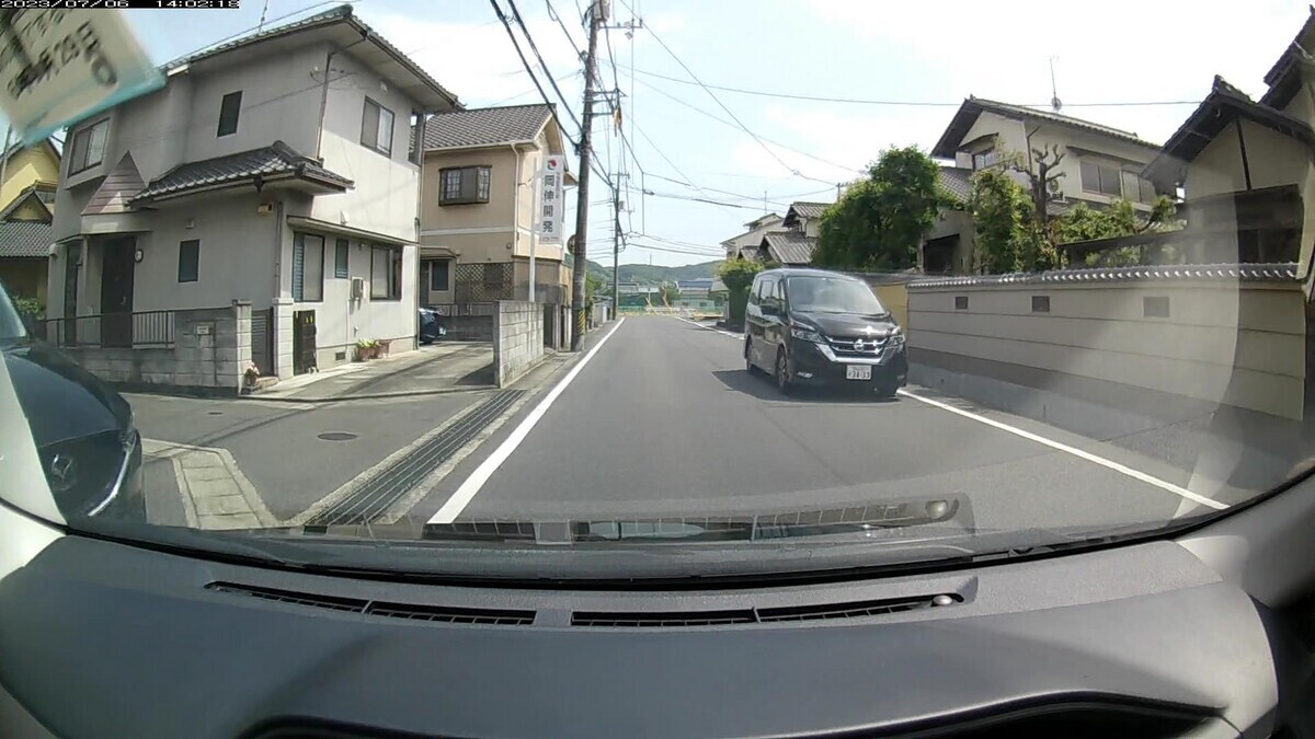 　６日㈭　新幹線側道経由ルート走行３５００ｍ  　最初の数台以内にしっかりと４桁中３桁同字ナンバーが現れるお約束。  ①１８１８【九】、④３４３３㊈、➄黄９１８３㊈、➅１５２３㊈。  ①緑　キャスト　　　　岡山５８７　め　１８１８　　　７０ｍ（【九】）  ④黒　セレナ　　　　　岡山３０１　た　３４３３　　１２０ｍ（【四三】＆㊈）　  ➄黄　スペーシア　　　岡山５８１　け　９１８３　　２３０ｍ（黄塗色＆㊈）  ➅銀　ミニキャブ　　　岡山４８０　け　１５２３　　３７０ｍ（㊈３連続の３）  　※不自然ながらも、意味の見いだしにくいデータとなったこの日。  　※１文字取り除くと９の倍数になるナンバーは物理的な意味で３０％も存在するが、とりあえず記録。