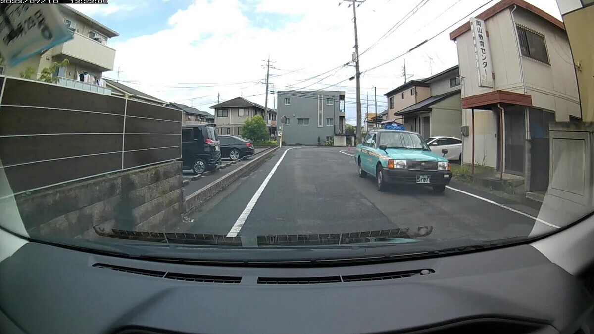 10日㈪ 国道経由ルート走行3500m。 下火の日も、最初から「死にナンバー」の現れるお約束。 ①5428【死】、②2574【九】。 ①青緑 コンフォート 岡山500 あ 5428 70m(青系&【死】) ②銀 デイズ 岡山581 ぬ 2574 200m(【九】)