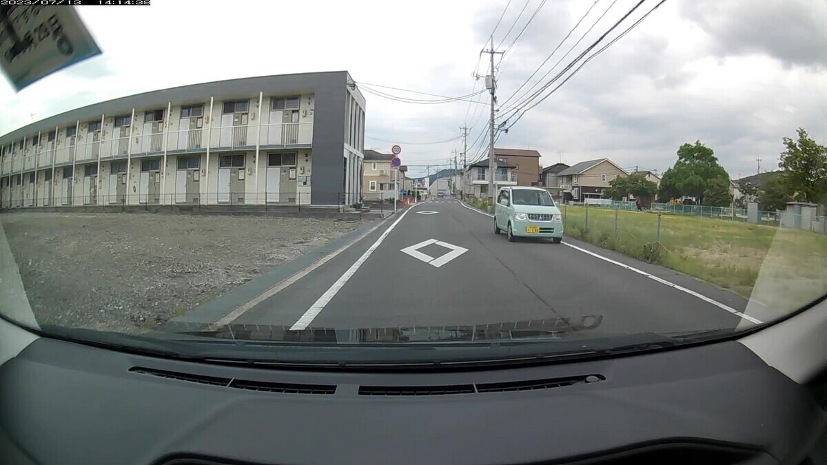 １３日㈭　国道経由ルート走行３５００ｍ  　最初の３台すべてと、最後の４台中２台が嫌がらせ容疑要件を満足するお約束。  ①８１０７㊈、②・３８５、③３４５６【九】、➍１１１３、➊３８８８。  ①銀　セレナ　　　　　岡山〇〇〇　〇　８１０７　　　３５ｍ（㊈）  ②緑　ｅＫワゴンリミ　岡山５８４　あ　・３８５　　２２０ｍ（３桁）  ③暗緑　ウエイク　　　岡山５８７　あ　３４５６　　３２０ｍ（等差＆【九】）  ➍白　ワゴンＲ　ＦＺ　岡山５８８　い　１１１３　３１００ｍ（【四三】）  ➊黒　タント　　　　　倉敷５８０　わ　２８８８　３４５０ｍ（【四三】）  　※毎日嫌がらせ容疑要件満足車両が現れる地点・区間に、しっかりと現れるものが現れるお約束。  　※ひらがなが「あ」のプレートの車両が２連続。穿って見れば、最近、僕がかなり昔から使っている某ＳＮＳのアカウント名を「あ」に変更して再利用し始めたものに当てつけているのだとも訝しめる。馬鹿がどれだけたかっても、馬鹿は無能だから嫌がらせを成立させえないということに関して、理解が出来ない模様。  　※最後の４台中２台もが【四三】ナンバーであるお約束。