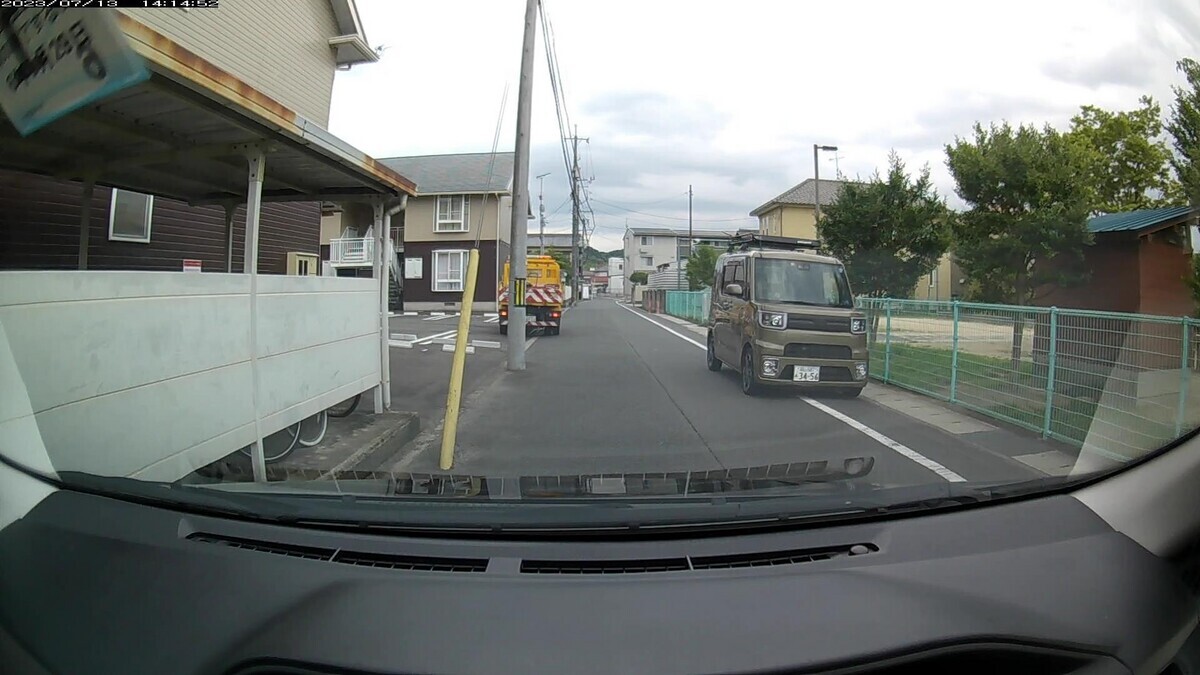 １３日㈭　国道経由ルート走行３５００ｍ  　最初の３台すべてと、最後の４台中２台が嫌がらせ容疑要件を満足するお約束。  ①８１０７㊈、②・３８５、③３４５６【九】、➍１１１３、➊３８８８。  ①銀　セレナ　　　　　岡山〇〇〇　〇　８１０７　　　３５ｍ（㊈）  ②緑　ｅＫワゴンリミ　岡山５８４　あ　・３８５　　２２０ｍ（３桁）  ③暗緑　ウエイク　　　岡山５８７　あ　３４５６　　３２０ｍ（等差＆【九】）  ➍白　ワゴンＲ　ＦＺ　岡山５８８　い　１１１３　３１００ｍ（【四三】）  ➊黒　タント　　　　　倉敷５８０　わ　２８８８　３４５０ｍ（【四三】）  　※毎日嫌がらせ容疑要件満足車両が現れる地点・区間に、しっかりと現れるものが現れるお約束。  　※ひらがなが「あ」のプレートの車両が２連続。穿って見れば、最近、僕がかなり昔から使っている某ＳＮＳのアカウント名を「あ」に変更して再利用し始めたものに当てつけているのだとも訝しめる。馬鹿がどれだけたかっても、馬鹿は無能だから嫌がらせを成立させえないということに関して、理解が出来ない模様。  　※最後の４台中２台もが【四三】ナンバーであるお約束。