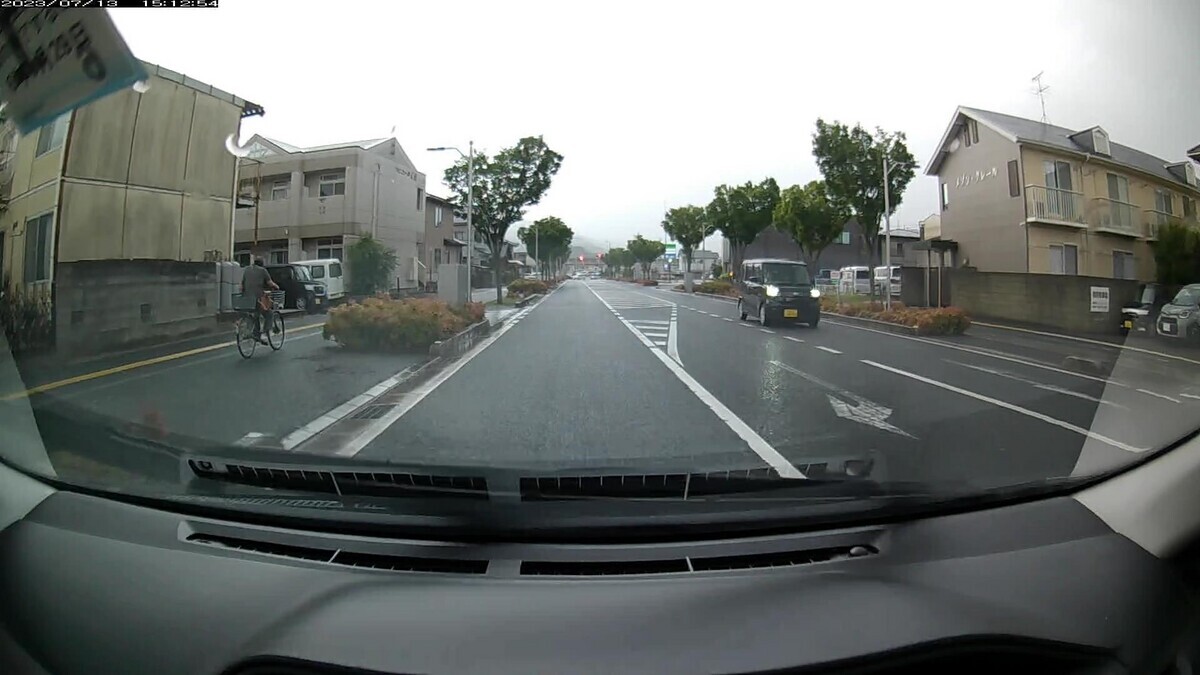 １３日㈭　国道経由ルート走行３５００ｍ  　最初の３台すべてと、最後の４台中２台が嫌がらせ容疑要件を満足するお約束。  ①８１０７㊈、②・３８５、③３４５６【九】、➍１１１３、➊３８８８。  ①銀　セレナ　　　　　岡山〇〇〇　〇　８１０７　　　３５ｍ（㊈）  ②緑　ｅＫワゴンリミ　岡山５８４　あ　・３８５　　２２０ｍ（３桁）  ③暗緑　ウエイク　　　岡山５８７　あ　３４５６　　３２０ｍ（等差＆【九】）  ➍白　ワゴンＲ　ＦＺ　岡山５８８　い　１１１３　３１００ｍ（【四三】）  ➊黒　タント　　　　　倉敷５８０　わ　２８８８　３４５０ｍ（【四三】）  　※毎日嫌がらせ容疑要件満足車両が現れる地点・区間に、しっかりと現れるものが現れるお約束。  　※ひらがなが「あ」のプレートの車両が２連続。穿って見れば、最近、僕がかなり昔から使っている某ＳＮＳのアカウント名を「あ」に変更して再利用し始めたものに当てつけているのだとも訝しめる。馬鹿がどれだけたかっても、馬鹿は無能だから嫌がらせを成立させえないということに関して、理解が出来ない模様。  　※最後の４台中２台もが【四三】ナンバーであるお約束。