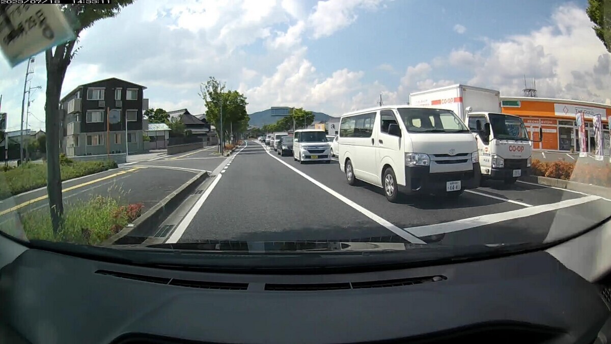 １７日㈪　国道経由ルート走行３５００ｍ。  　最初の４台の遭遇車すべてが毎日の嫌がらせ容疑要件を満足するお約束。  ④４４４４、⓲４４４１、⓰７０００、➌赤、➊６６５６。  ④白　キャンター　　　岡山４３２　や　４４４４　　２７０ｍ（【四全】）  ⓲白　ハイエース　　　倉敷４００　す　４４４１　３１００ｍ（【四三】）  ⓰黒　マークⅩ　　　　岡山３４３　と　７０００　３１００ｍ（【四三】）  ➌赤　ポロ　　　　　　岡山５０２　て　８９１４　３４００ｍ（赤&㊈）  ➊黒　アトレーワゴン　岡山５８１　に　６６５６　３４００ｍ（【四三】）  　※最初の信号交差点にいきなり４４４４。  　※いつも国道を下りる、そこを通れば体感７割で４桁中３桁同字ナンバーないし赤塗色が待ち構えている交差点に４４４１と７０００の待ち構え。  　※出勤路最後の４００ｍに、３台もの４桁中３桁以上同字ナンバーが含まれる不自然。