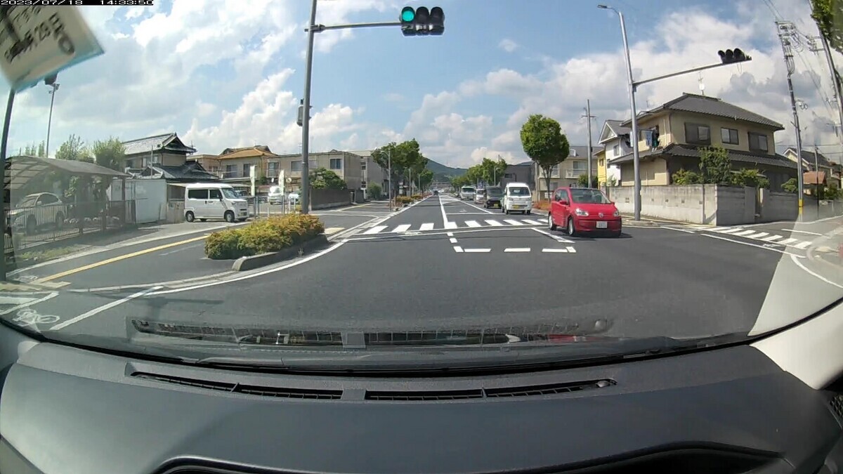 １７日㈪　国道経由ルート走行３５００ｍ。  　最初の４台の遭遇車すべてが毎日の嫌がらせ容疑要件を満足するお約束。  ④４４４４、⓲４４４１、⓰７０００、➌赤、➊６６５６。  ④白　キャンター　　　岡山４３２　や　４４４４　　２７０ｍ（【四全】）  ⓲白　ハイエース　　　倉敷４００　す　４４４１　３１００ｍ（【四三】）  ⓰黒　マークⅩ　　　　岡山３４３　と　７０００　３１００ｍ（【四三】）  ➌赤　ポロ　　　　　　岡山５０２　て　８９１４　３４００ｍ（赤&㊈）  ➊黒　アトレーワゴン　岡山５８１　に　６６５６　３４００ｍ（【四三】）  　※最初の信号交差点にいきなり４４４４。  　※いつも国道を下りる、そこを通れば体感７割で４桁中３桁同字ナンバーないし赤塗色が待ち構えている交差点に４４４１と７０００の待ち構え。  　※出勤路最後の４００ｍに、３台もの４桁中３桁以上同字ナンバーが含まれる不自然。